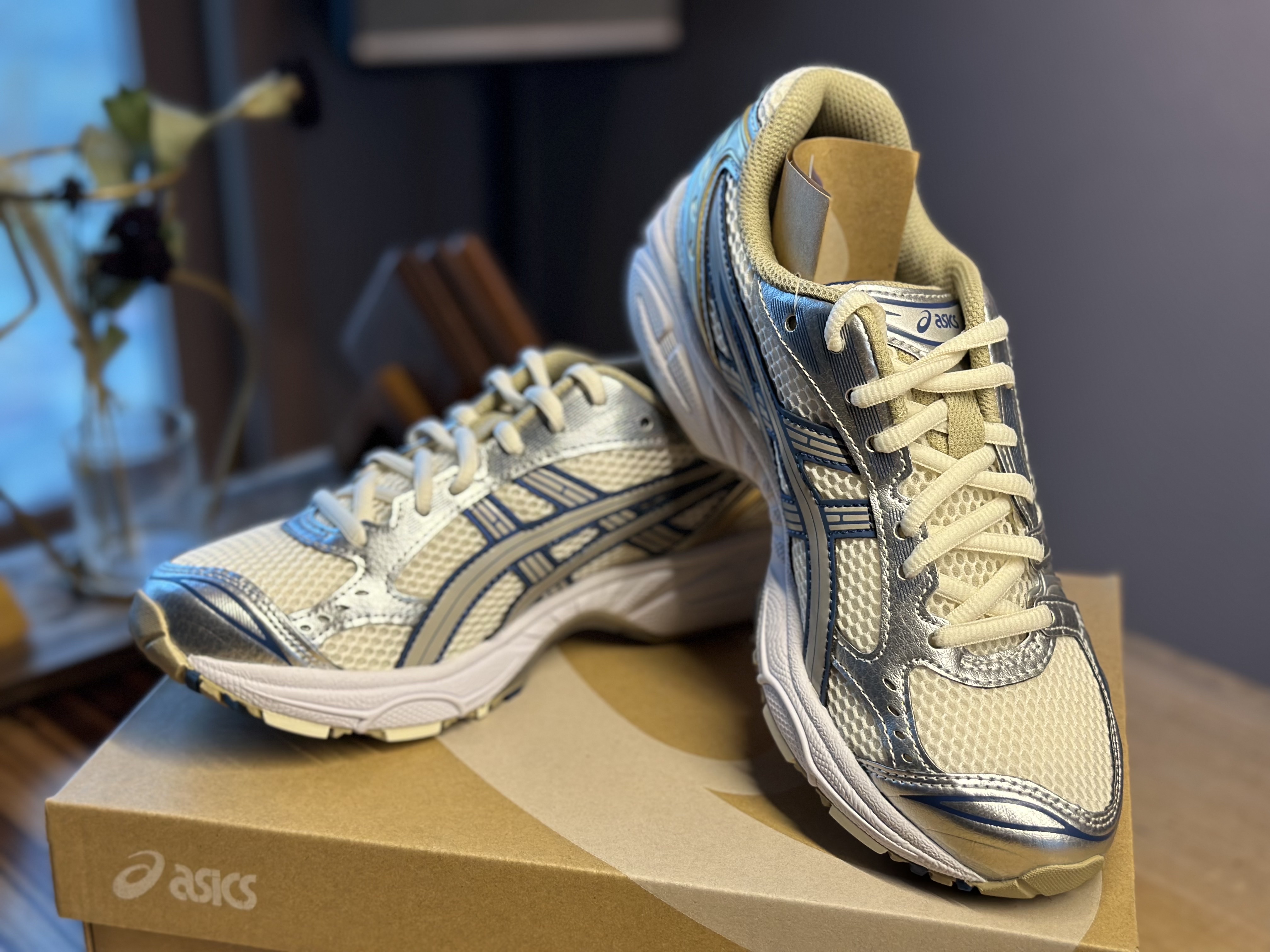 Asics Gel-Kayano 14 Cream Pure Silver 착용 스타일 - 1
