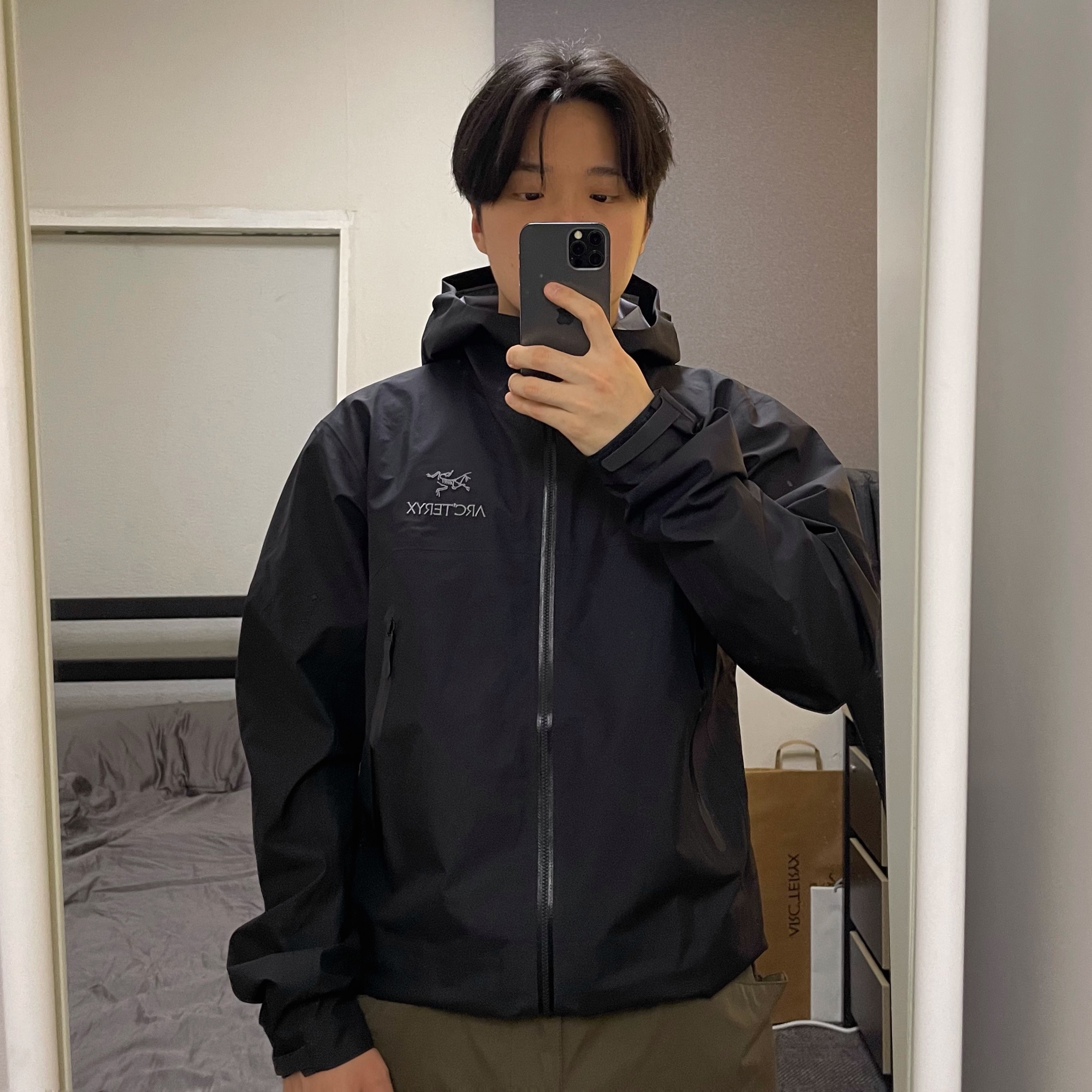 Arc'teryx Beta Jacket Black 착용 스타일 - 1