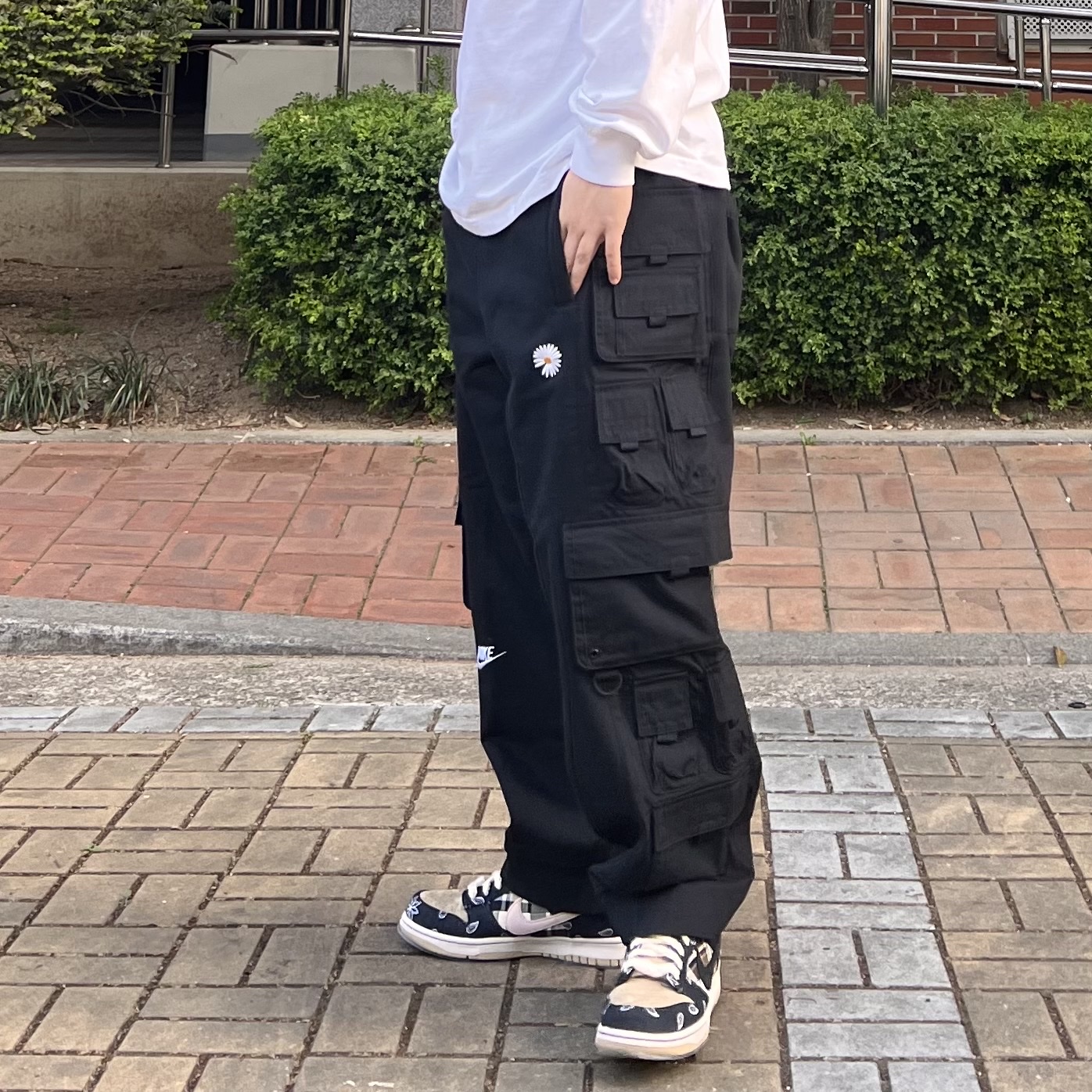 Nike x Peaceminusone Wide Pants Black (DR0096-010) 착용 스타일 - 2