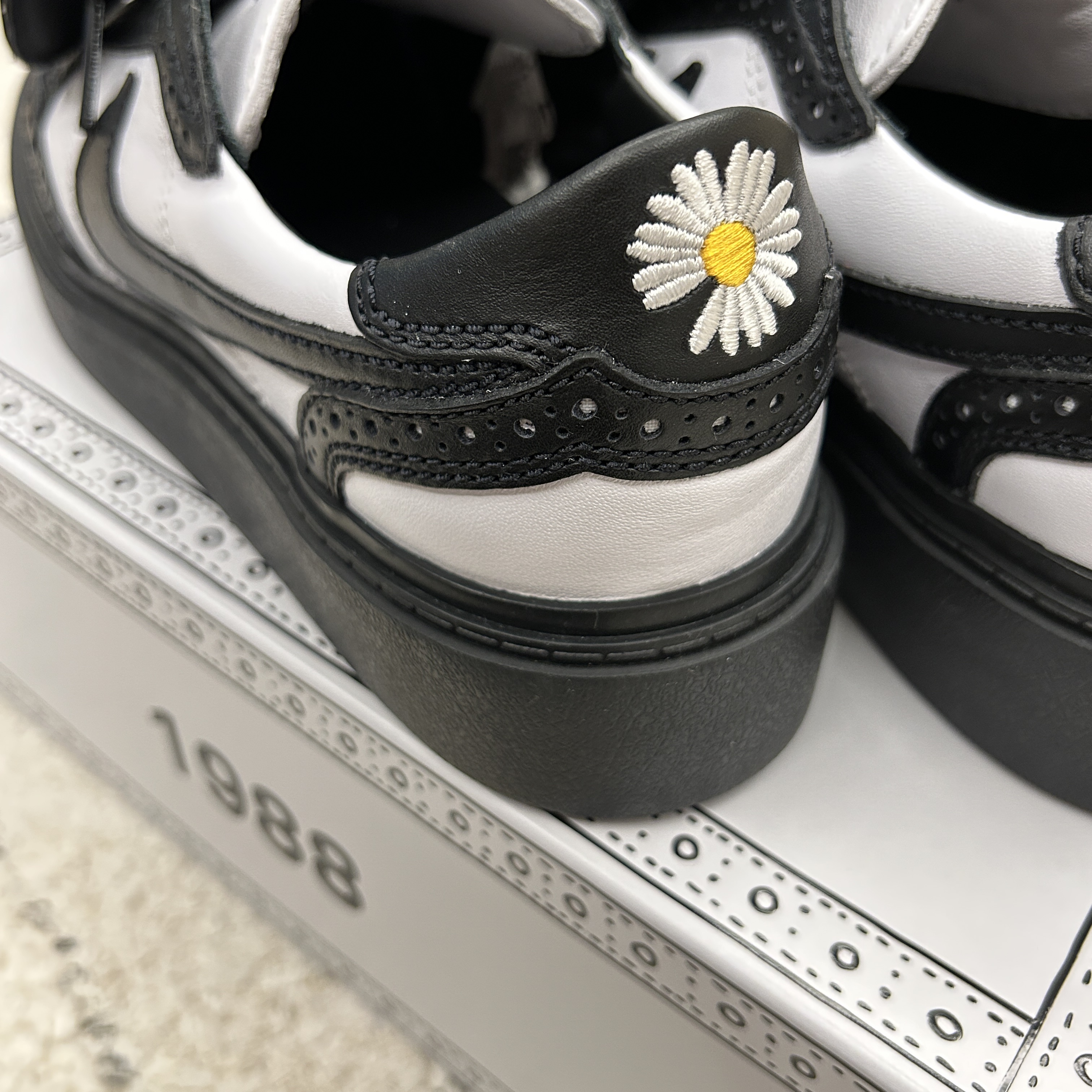 Nike x Peaceminusone Kwondo1 Black and White 착용 스타일 - 2