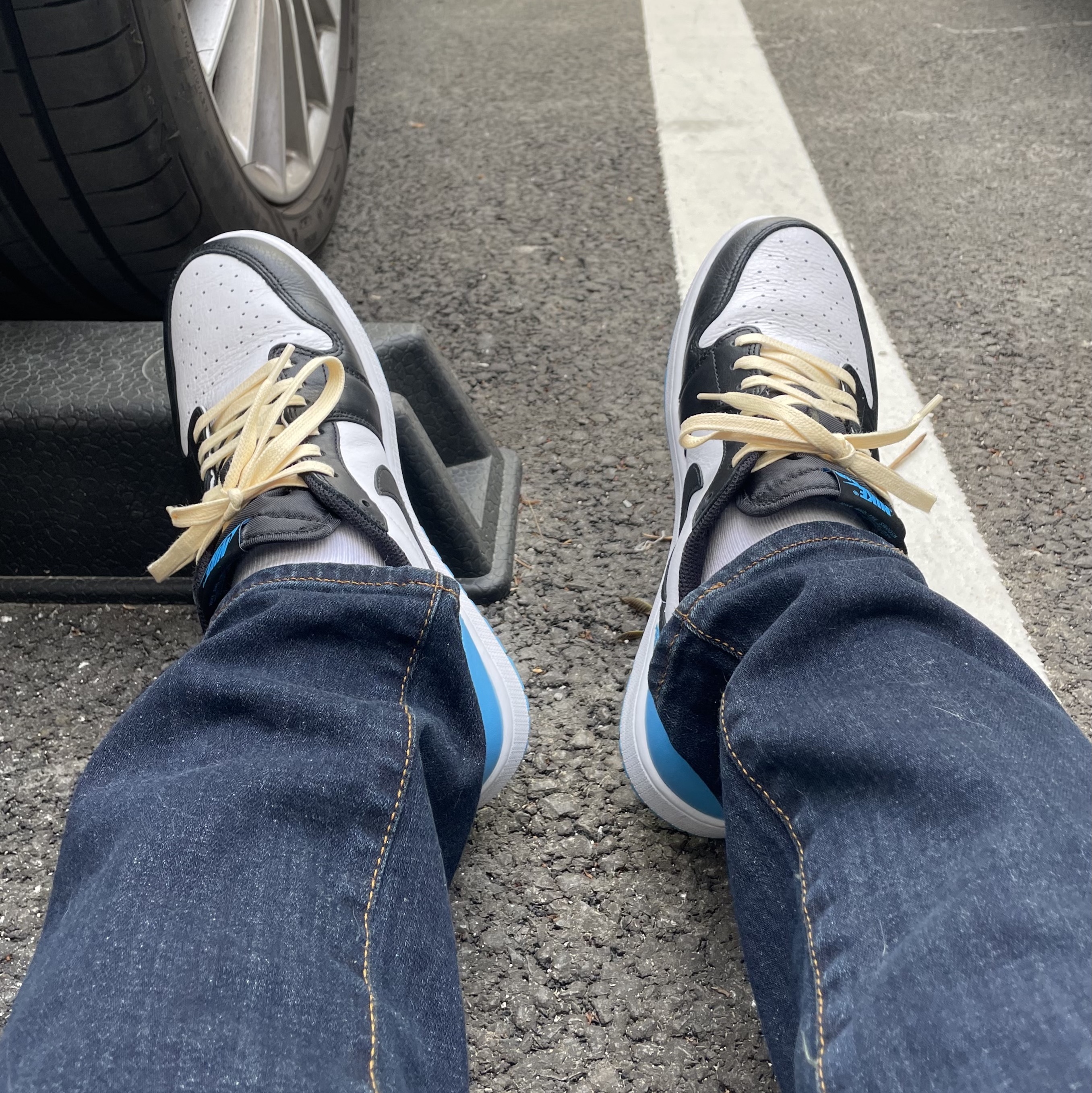 (W) Jordan 1 Retro Low OG Black and Dark Powder Blue 착용 스타일