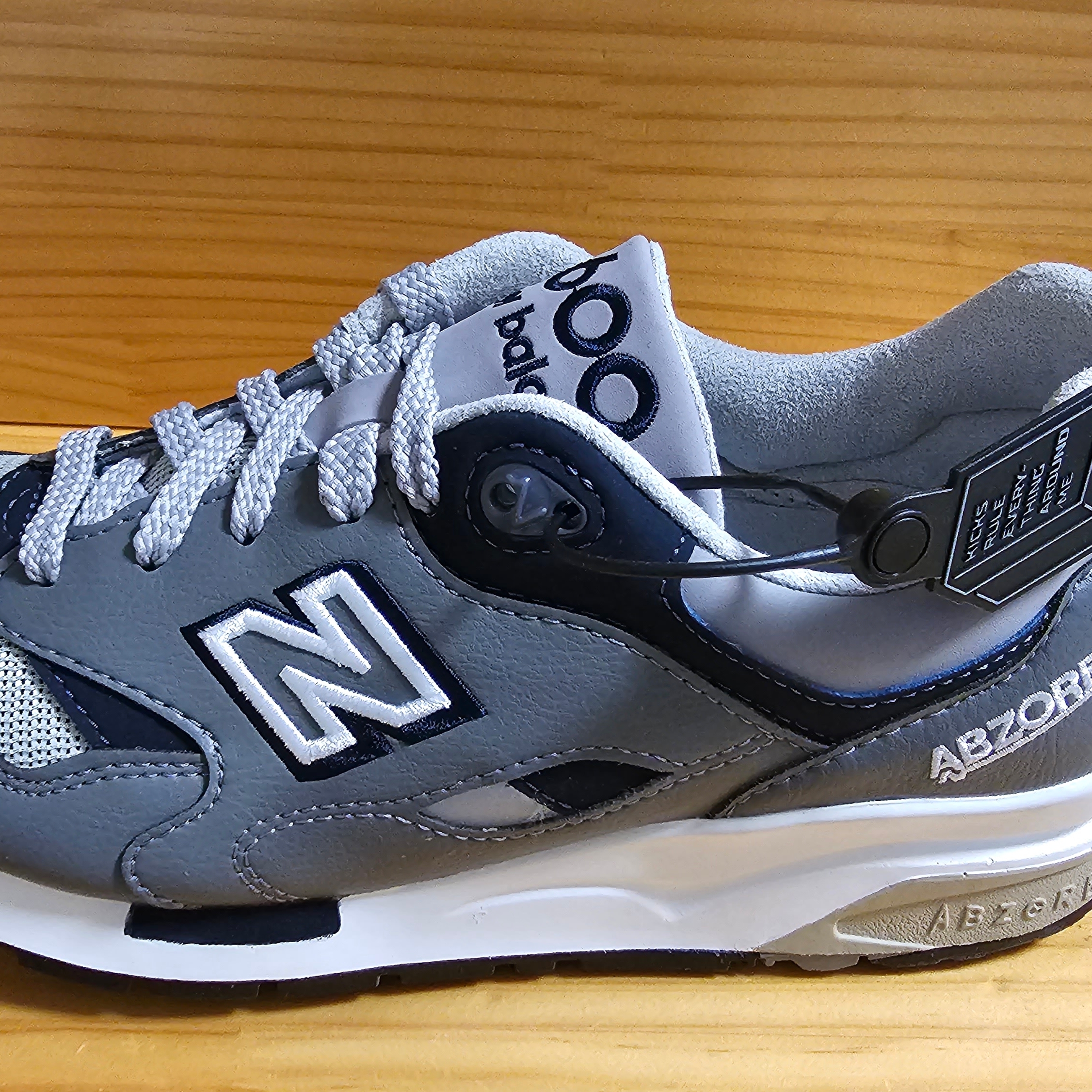 New Balance 1600 Legacy Grey 착용 스타일 - 3