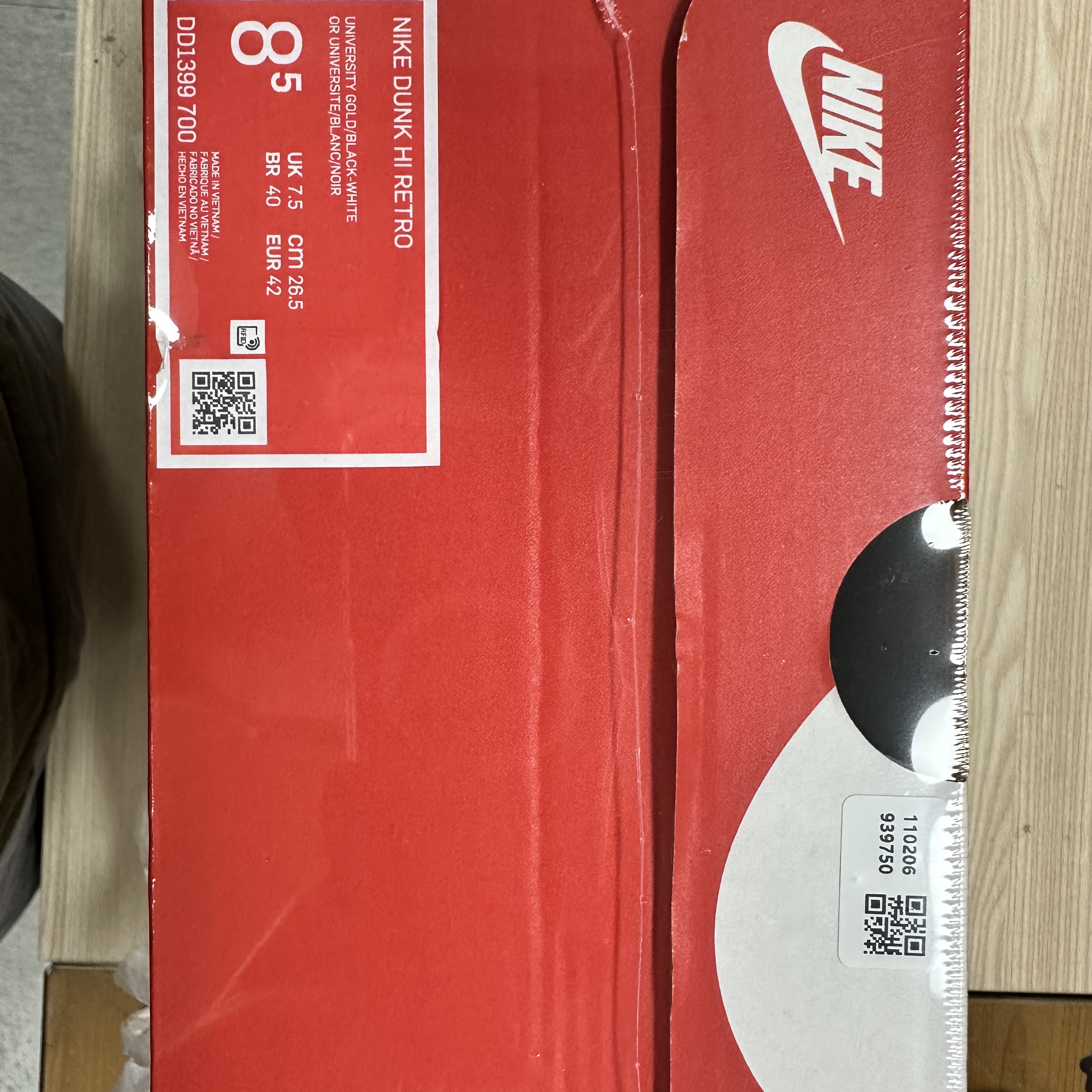 Nike Dunk High Retro University Gold and Black 착용 스타일 - 2