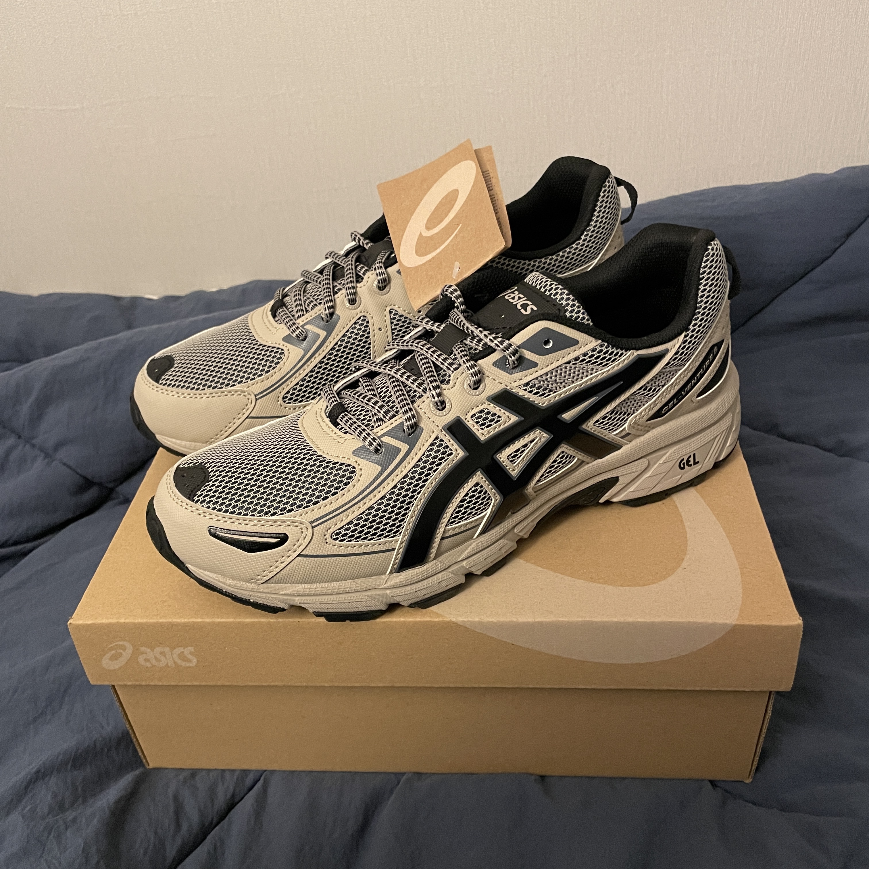 Asics Gel-Venture 6 Feather Grey Black 착용 스타일
