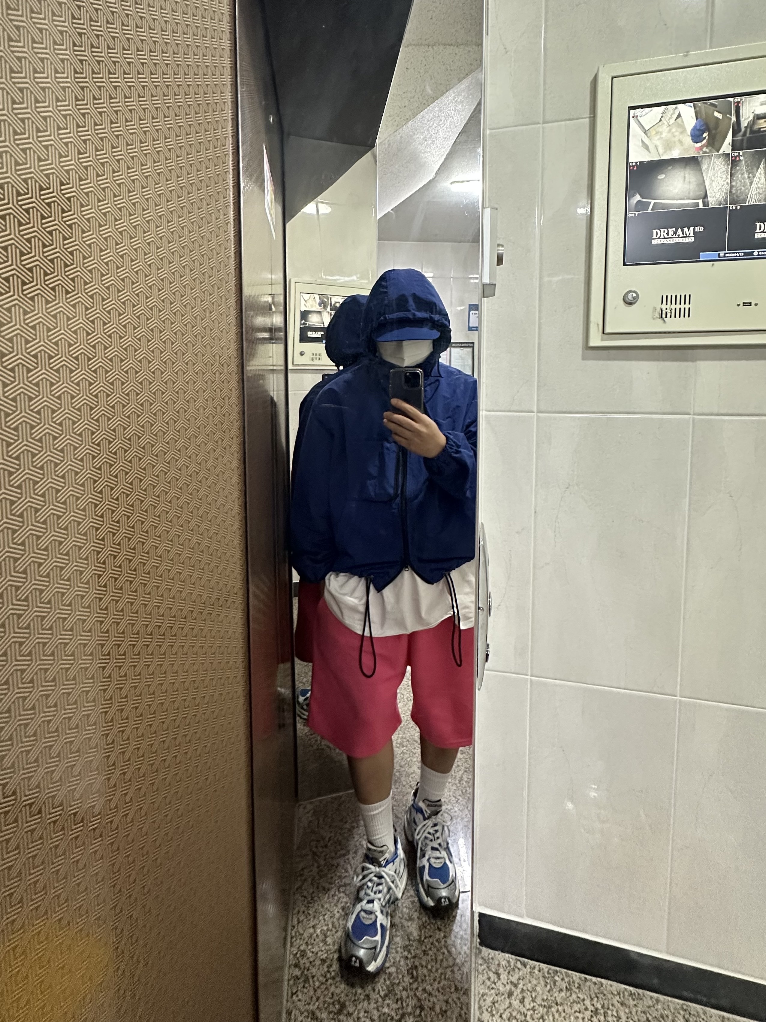Balenciaga Runner Sneakers Blue White 착용 스타일