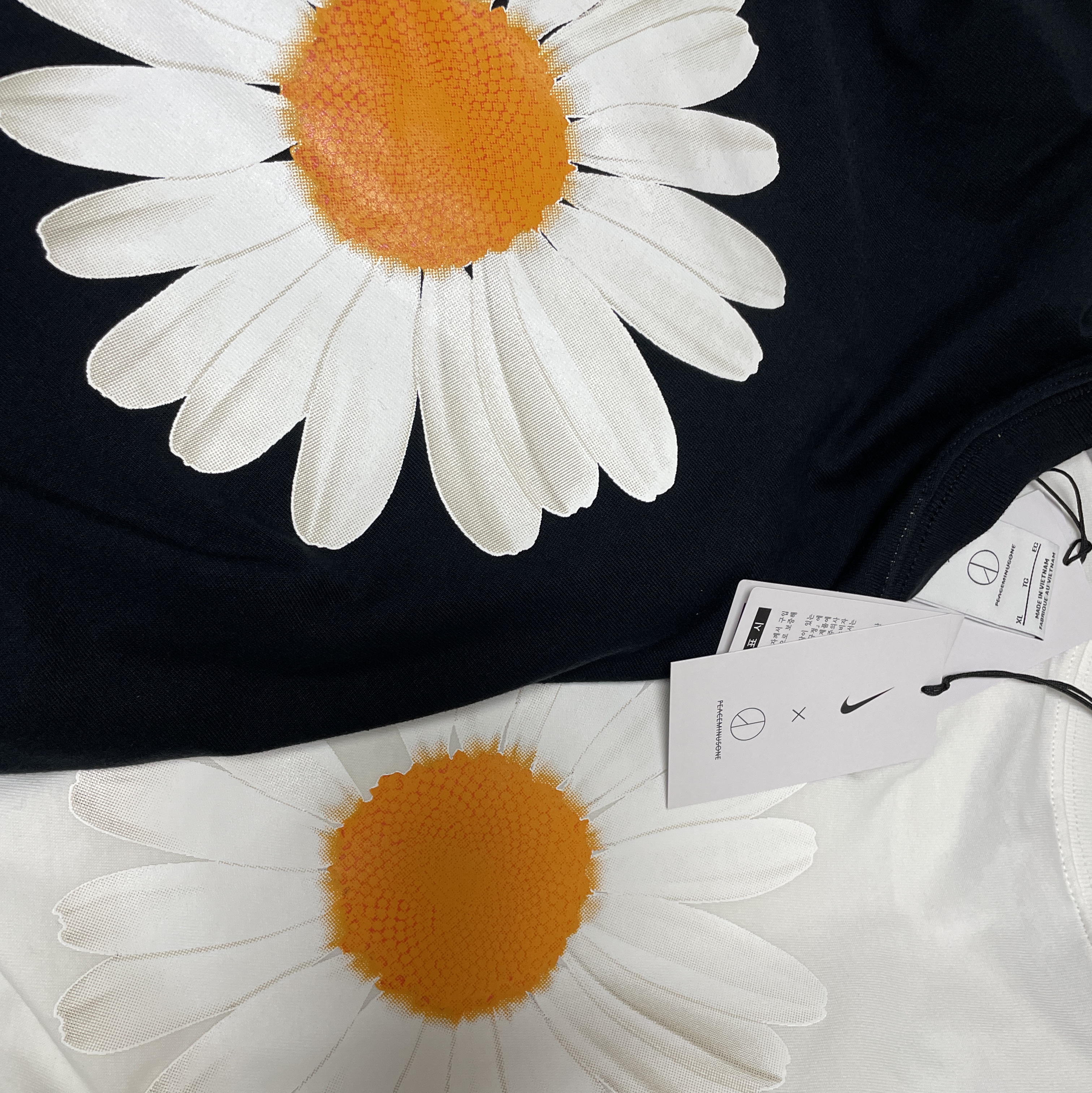 Nike x Peaceminusone LS T-Shirt Black (DR0098-010), Nike x Peaceminusone LS T-Shirt White (DR0098-100) 착용 스타일
