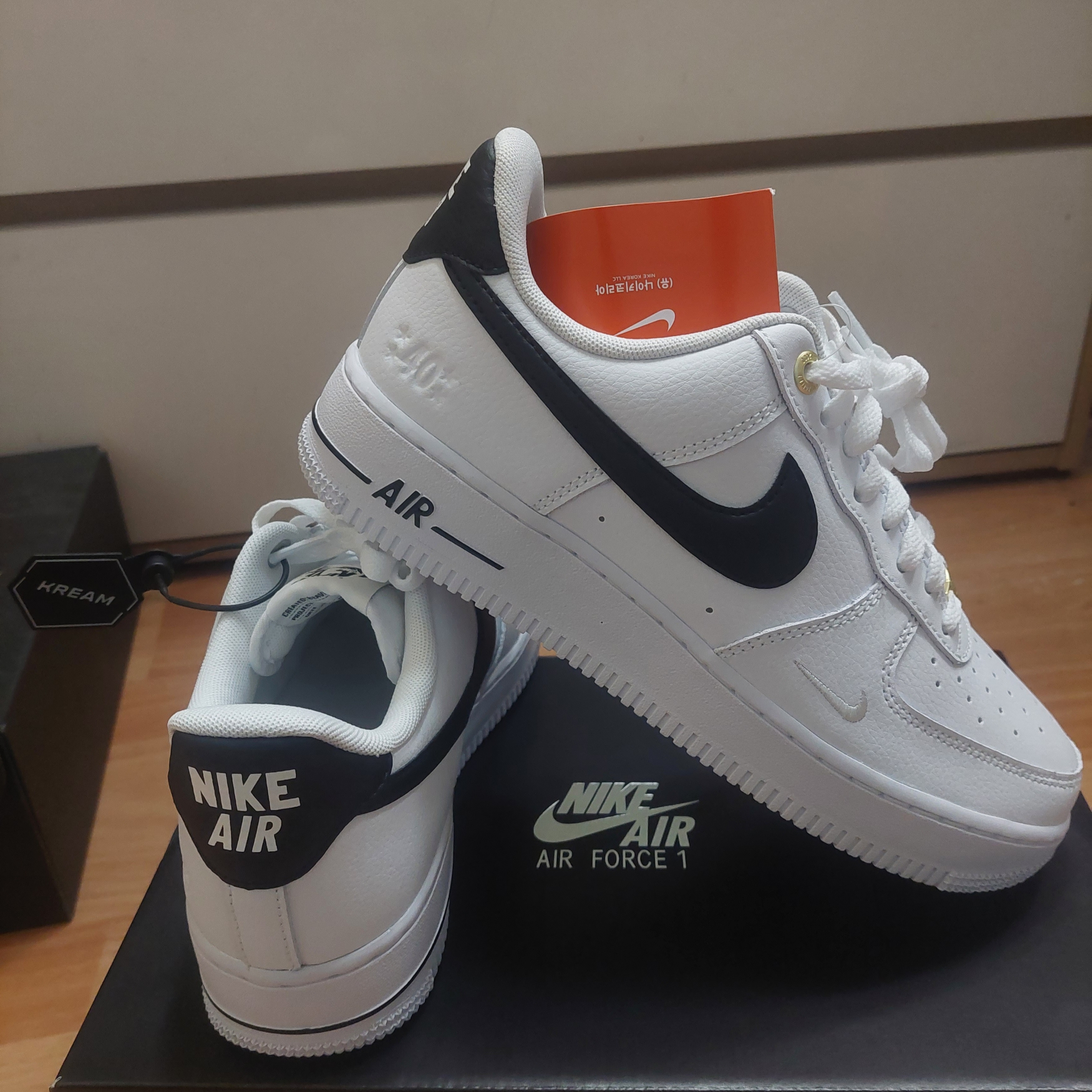 Nike Air Force 1 '07 LV8 40th Anniversary Join Forces White Black 착용 스타일