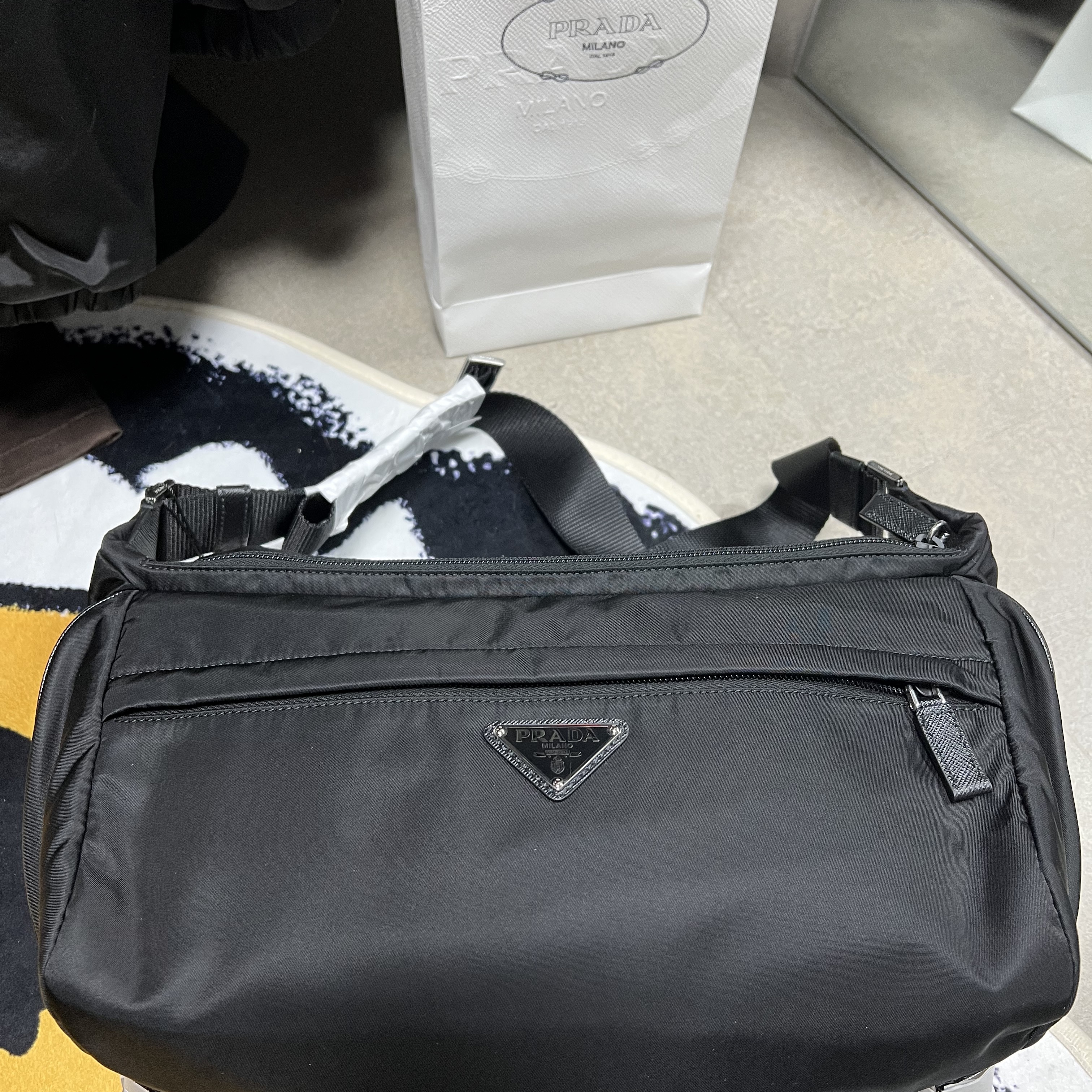 Prada Re-Nylon and Saffiano Leather Shoulder Bag Black 착용 스타일