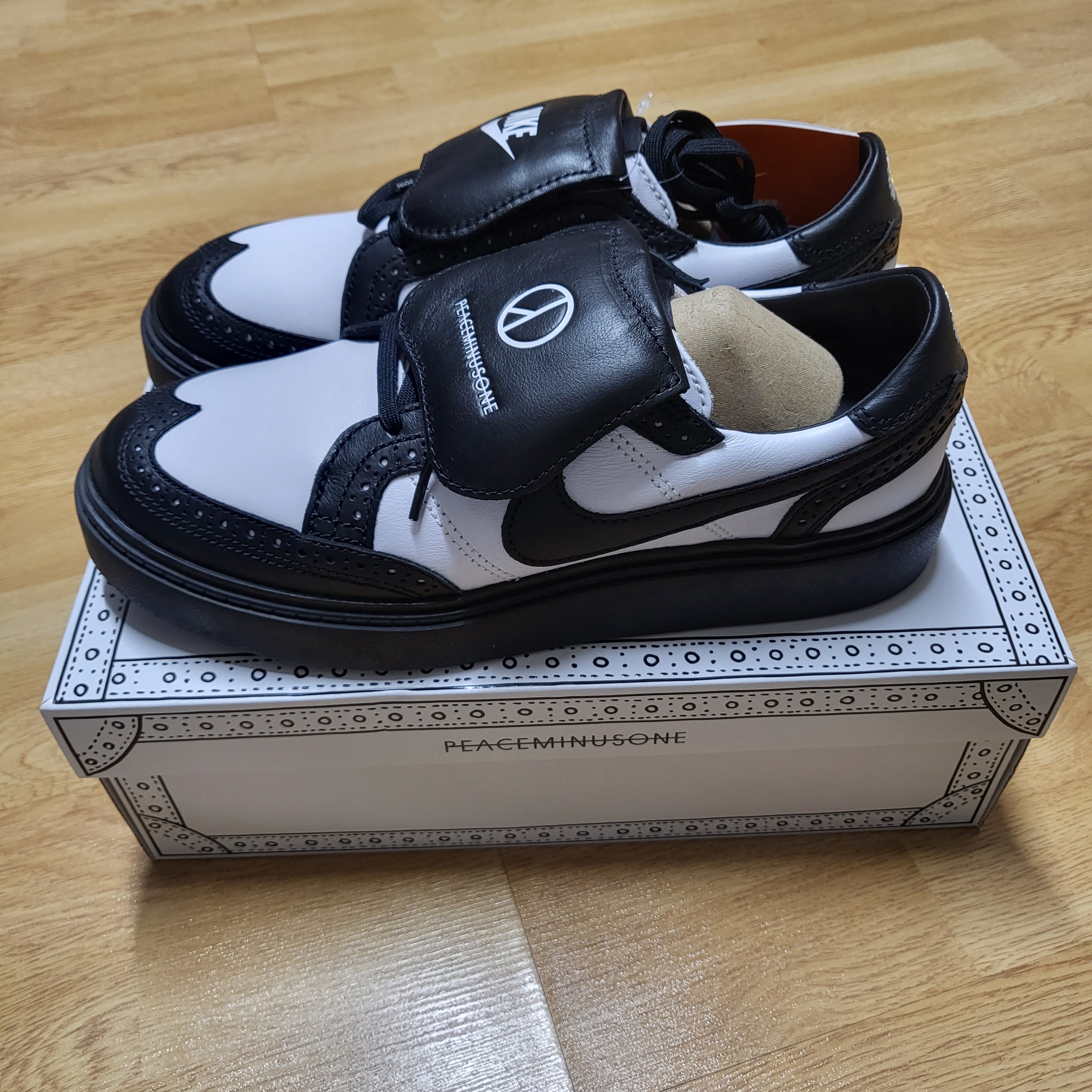 Nike x Peaceminusone Kwondo1 Black and White 착용 스타일 - 2