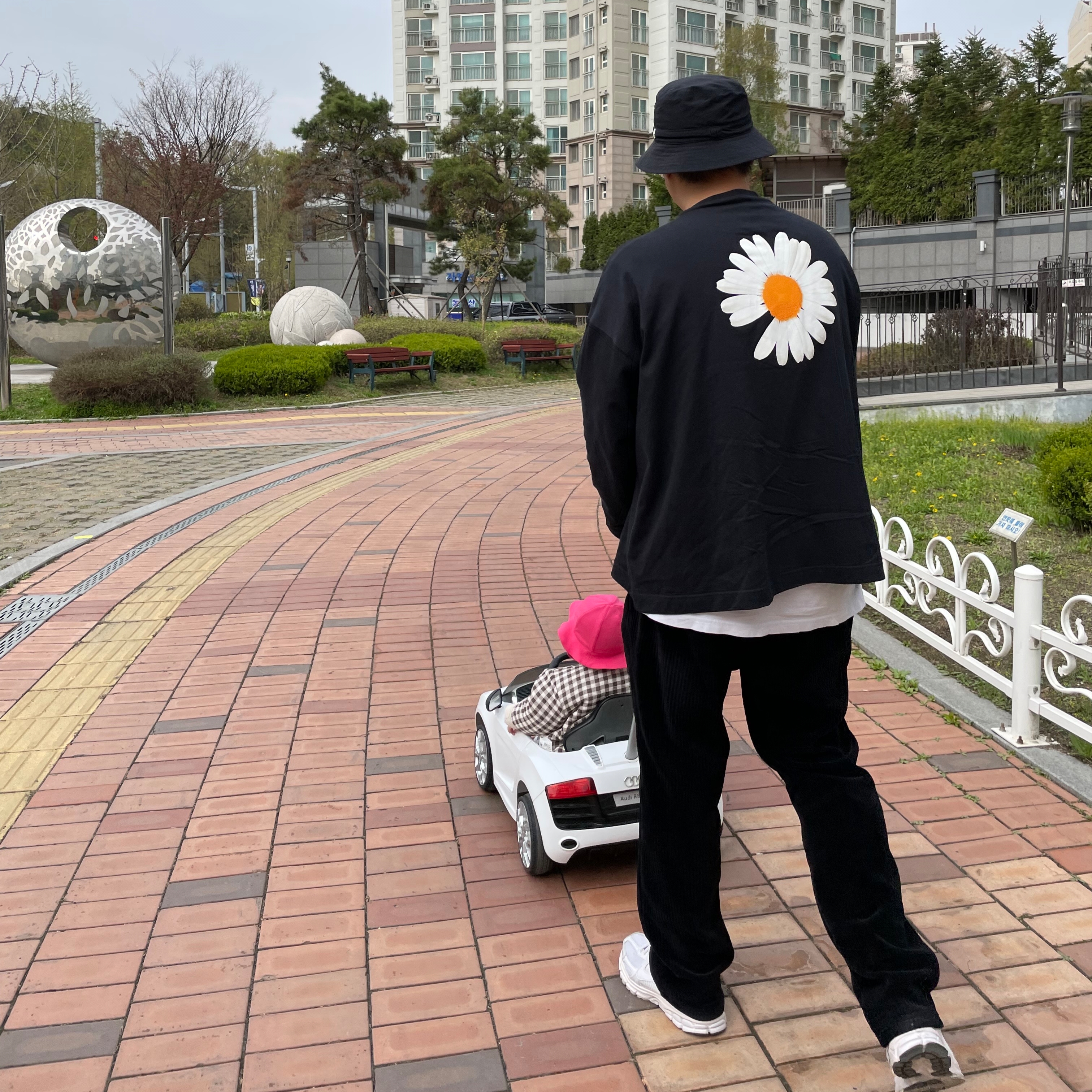 Nike x Peaceminusone LS T-Shirt Black (DR0098-010), Nike Zoom Vomero 5 SP Vast Grey 2023 착용 스타일
