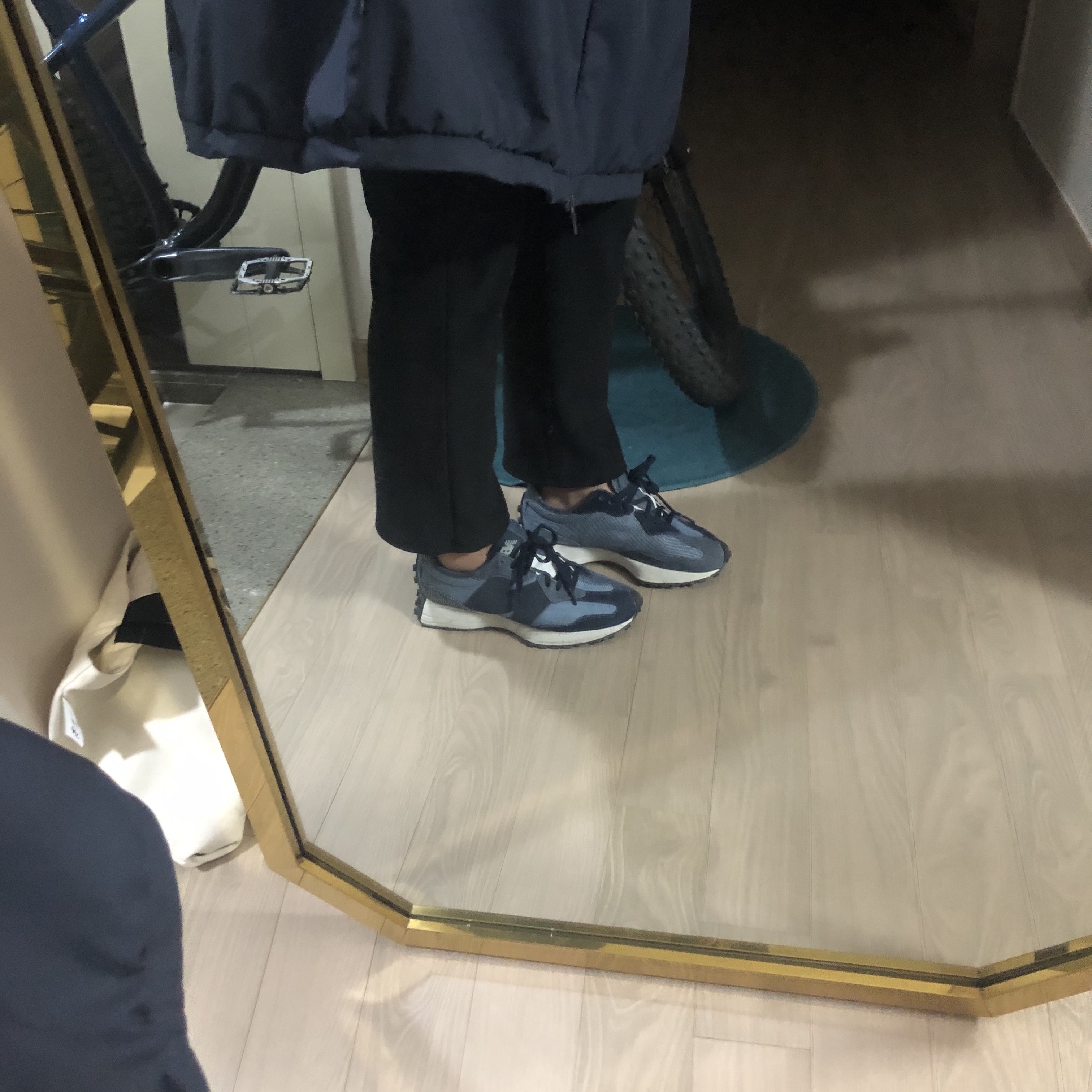 New Balance 327 Eclipse 착용 스타일