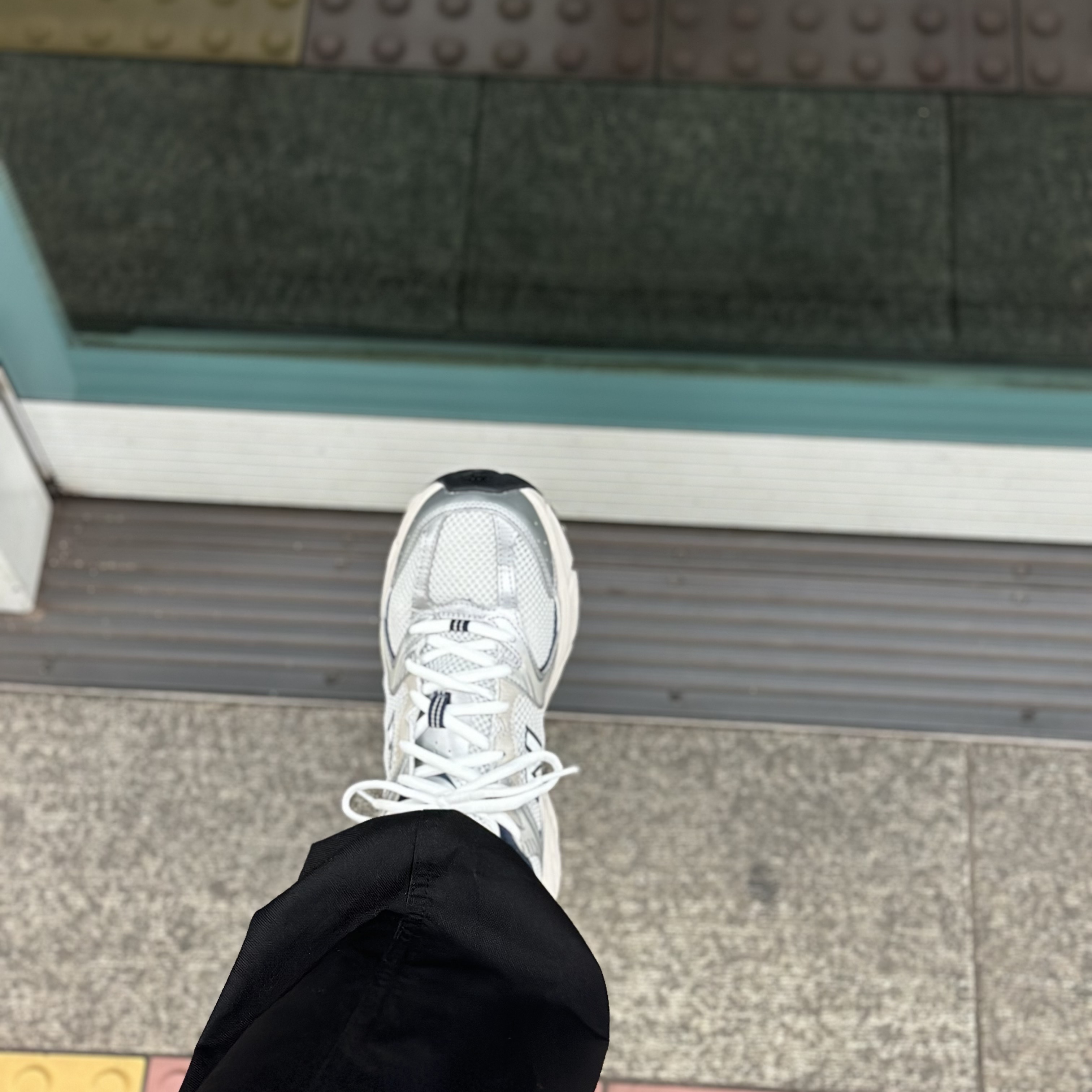 New Balance 530 Steel Grey 착용 스타일