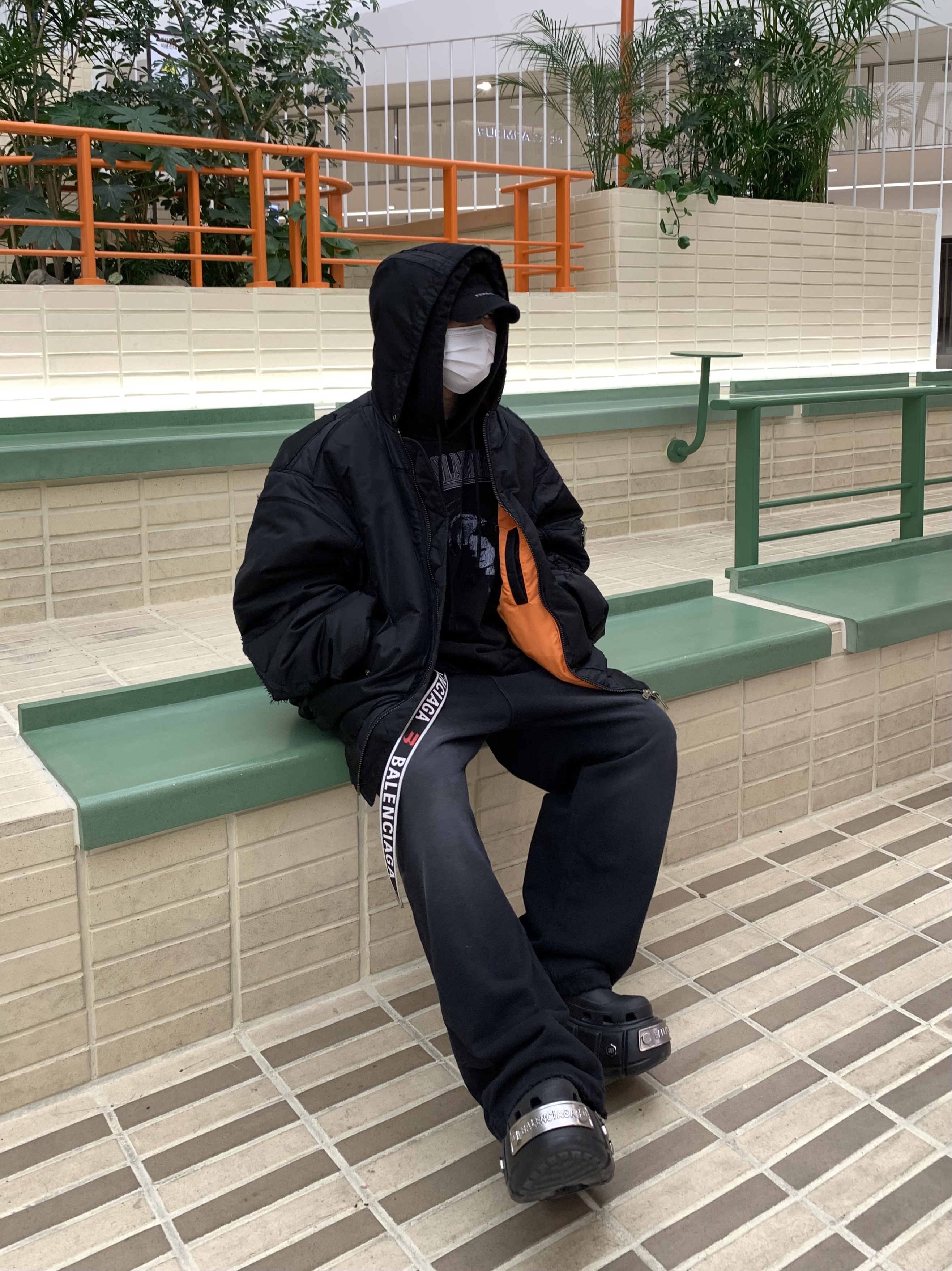 Project G/R 5Pocket Dirty Effect Sweatpants Faded Black, Project G/R Reworked Hooded Bomber Jacket Black 착용 스타일 - 1