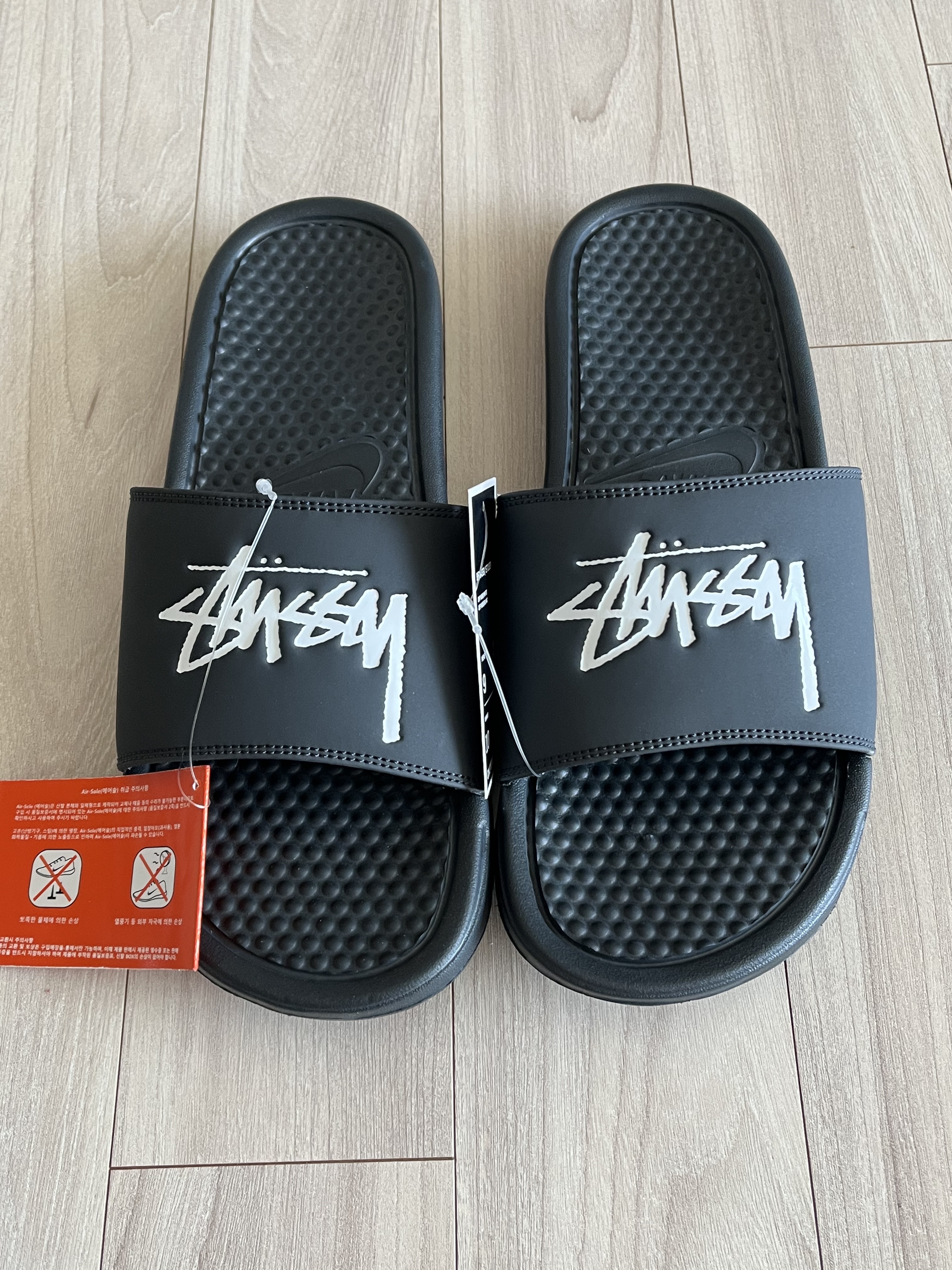 Nike x Stussy Benassi Slide Off Noir 착용 스타일 - 1