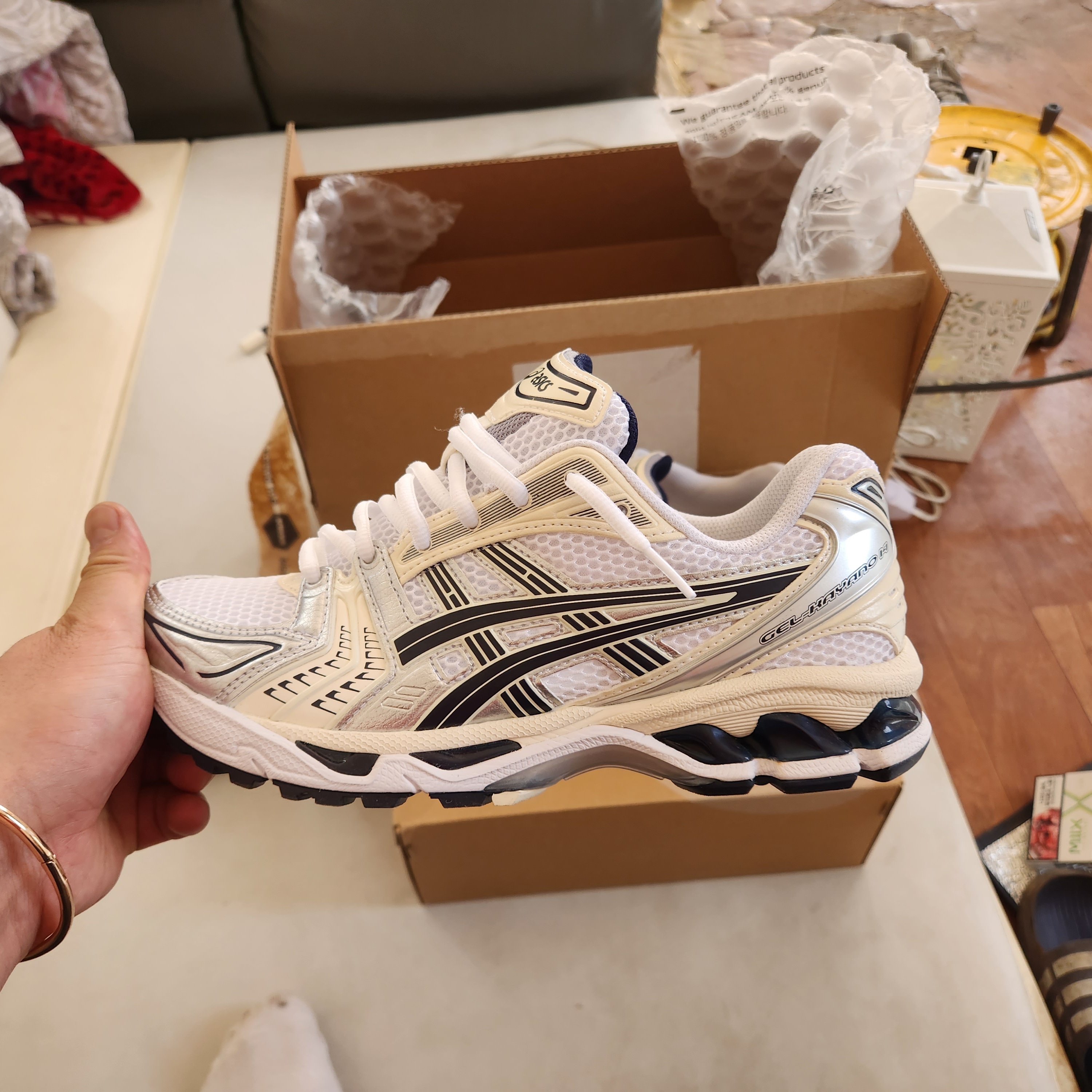 (W) Asics Gel-Kayano 14 White Midnight 착용 스타일