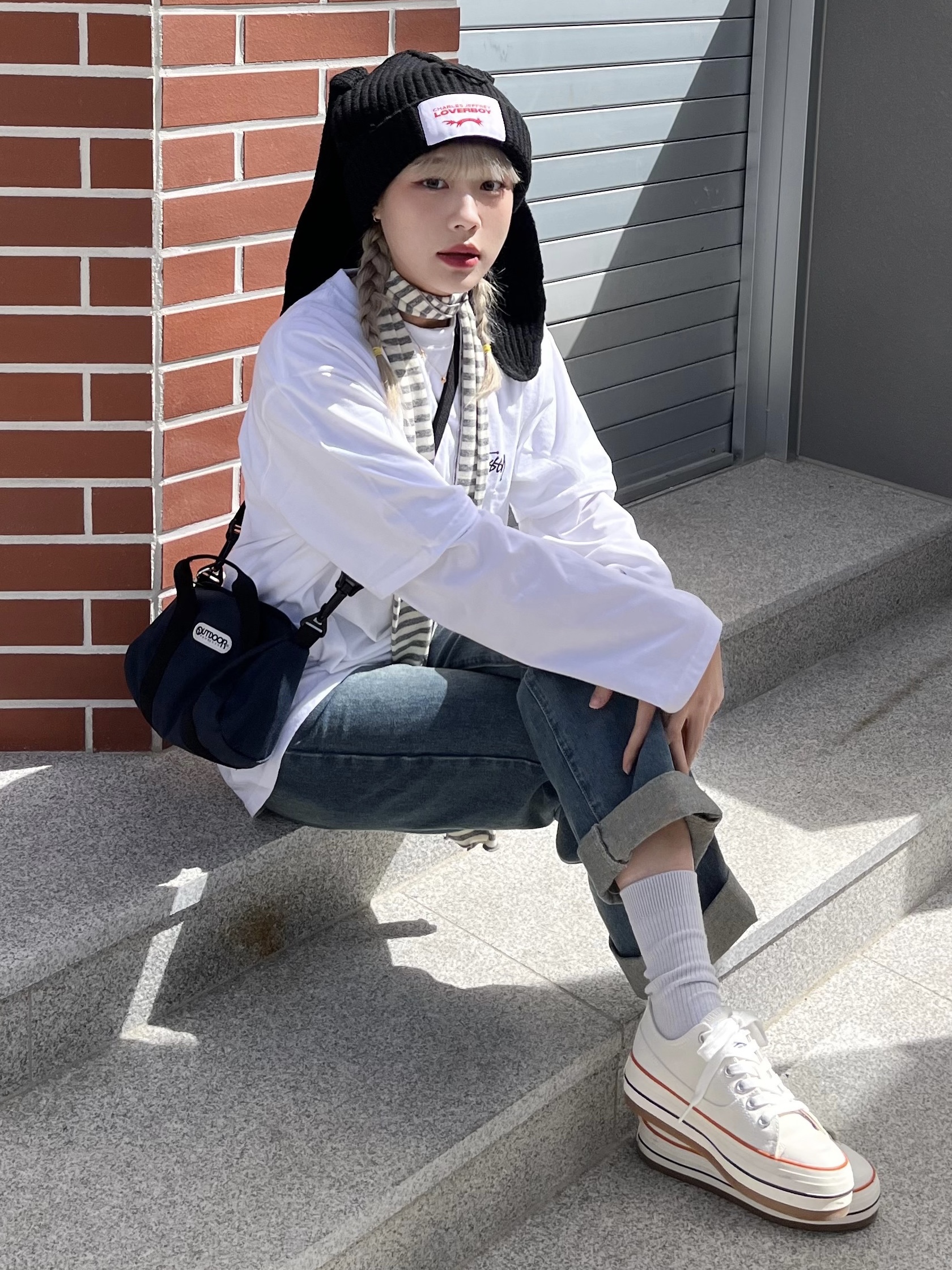 Charles Jeffrey Loverboy Chunky Rabbit Beanie Black, Stussy Basic Stussy T-Shirt White 2022 착용 스타일 - 3