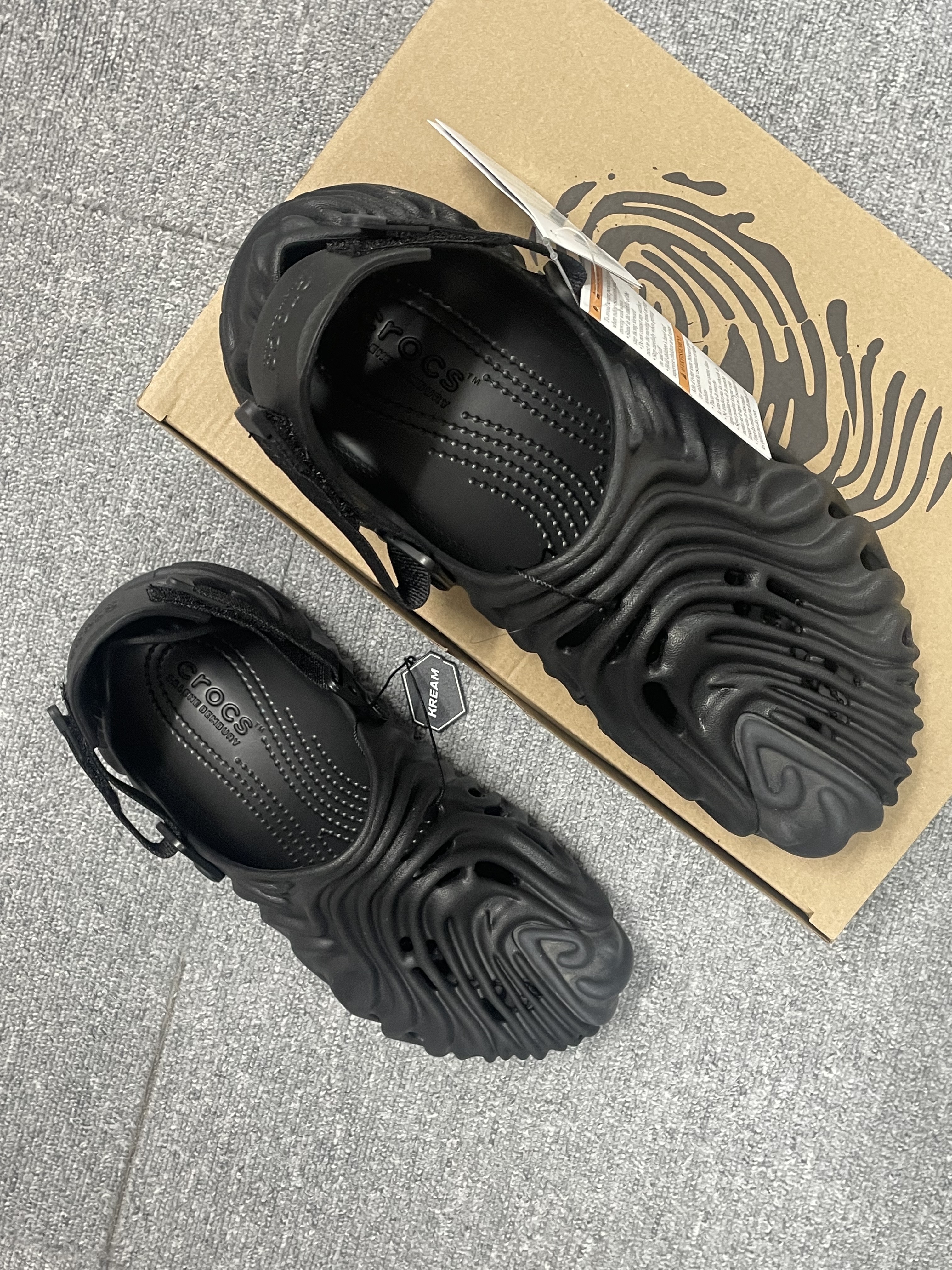 Crocs x Salehe Bembury Pollex Clog Sasquatch 착용 스타일 - 1