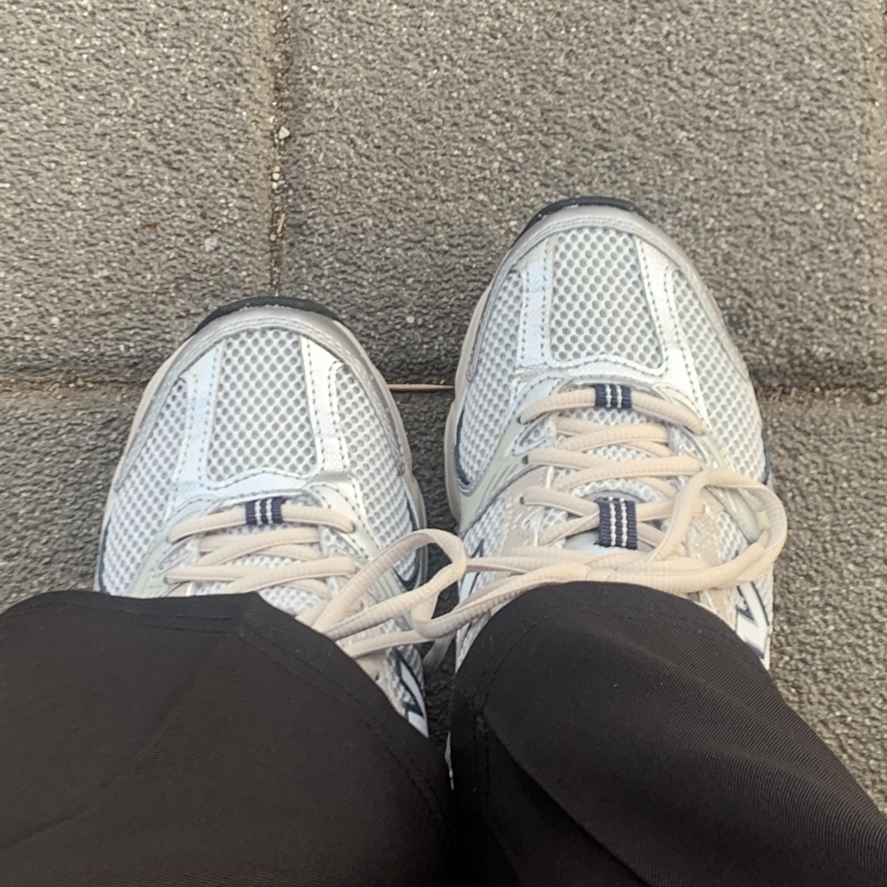New Balance 530 Steel Grey 착용 스타일 - 1