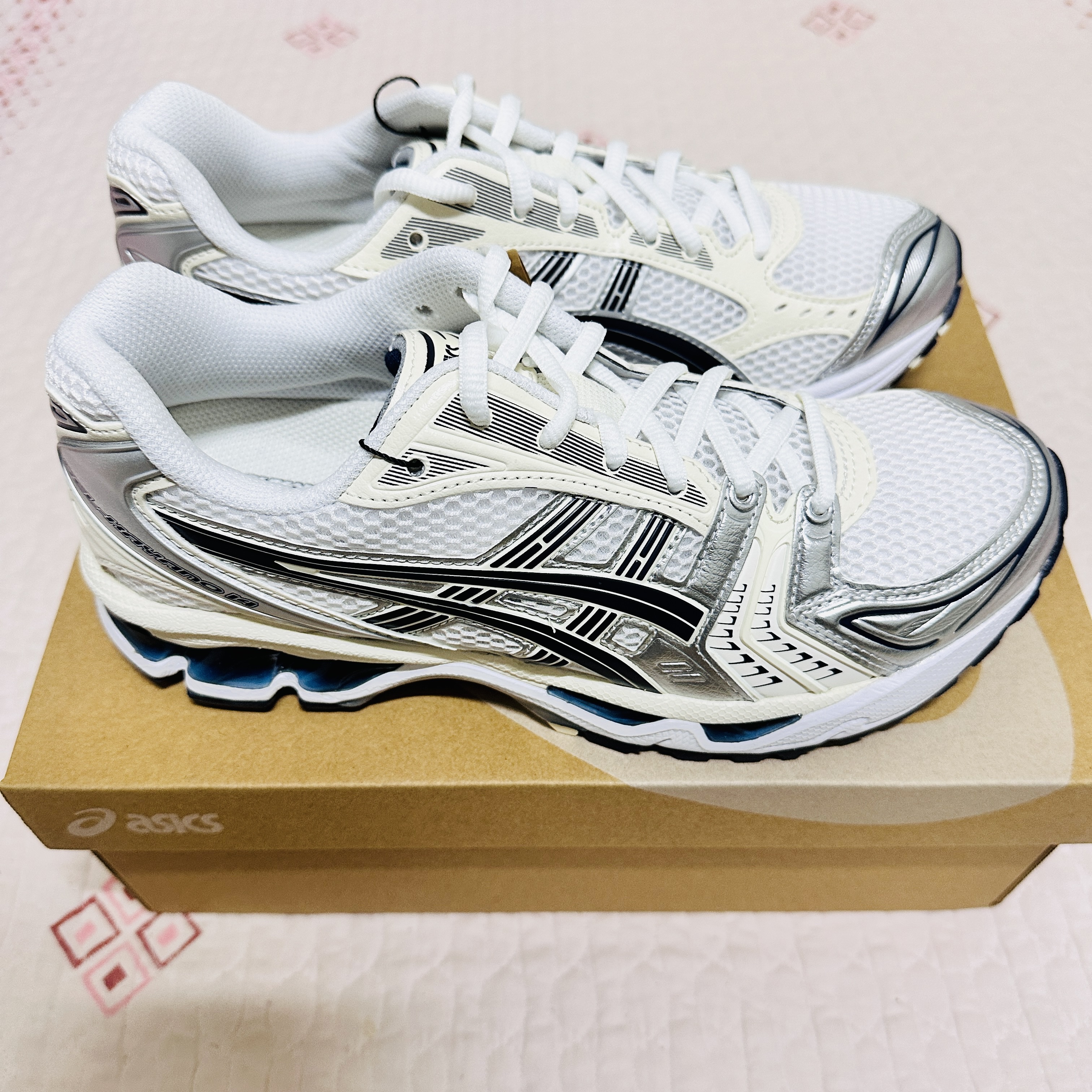 (W) Asics Gel-Kayano 14 White Midnight 착용 스타일 - 4