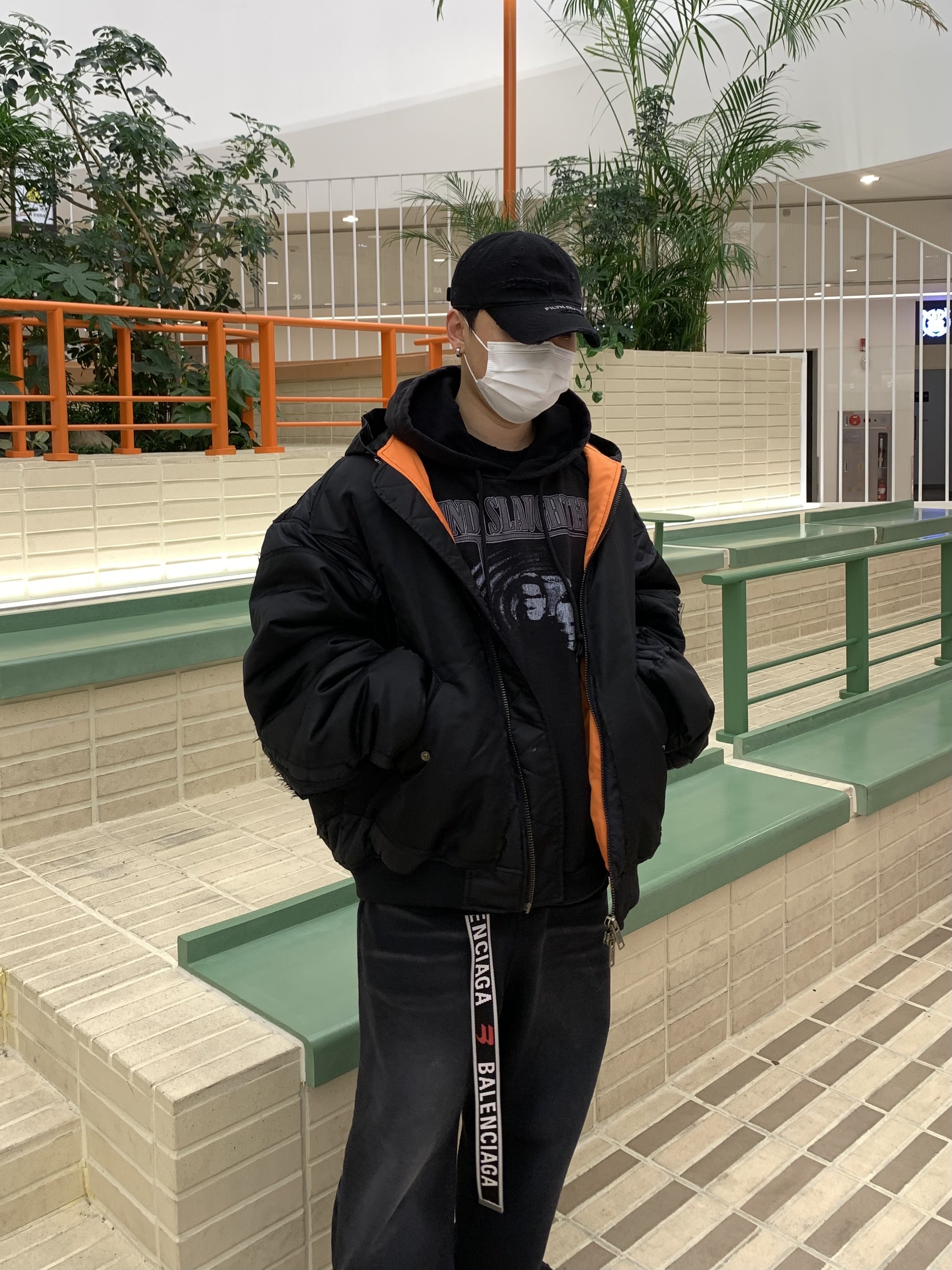 Project G/R 5Pocket Dirty Effect Sweatpants Faded Black, Project G/R Reworked Hooded Bomber Jacket Black 착용 스타일 - 2