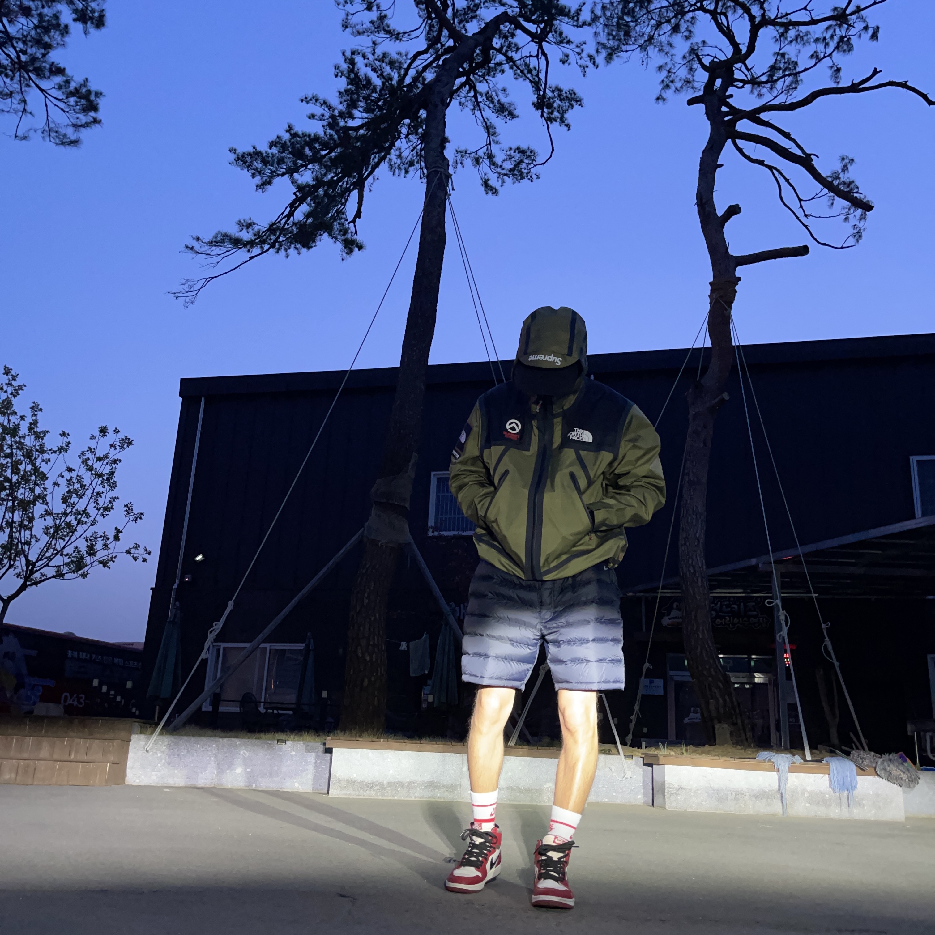 Supreme x The North Face Summit Series Outer Tape Seam Jacket Olive - 21SS, Nike x Tom Sachs Down Fill Shorts Black 착용 스타일 - 1