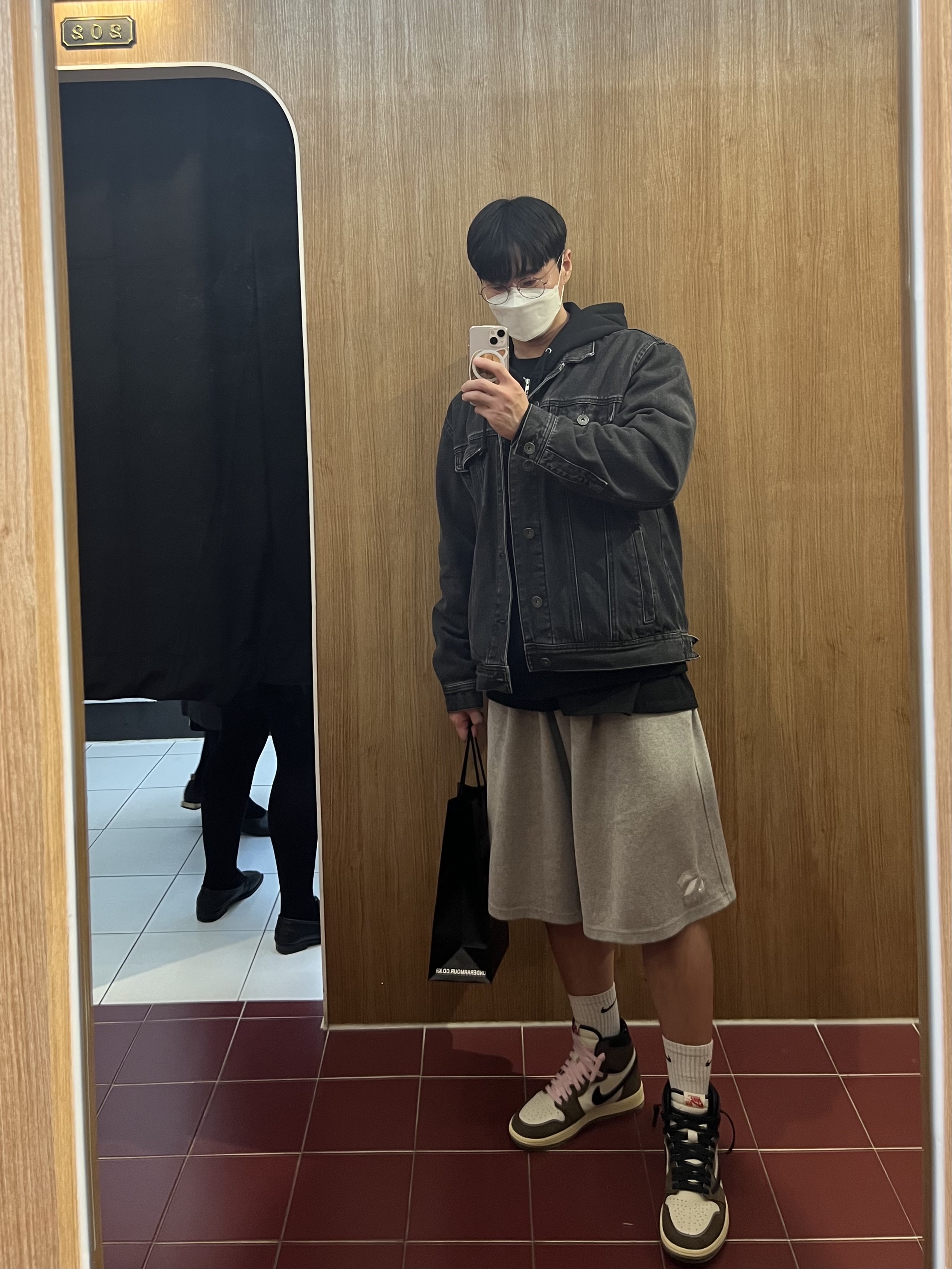 Jordan 1 x Travis Scott Retro High OG SP Mocha 착용 스타일