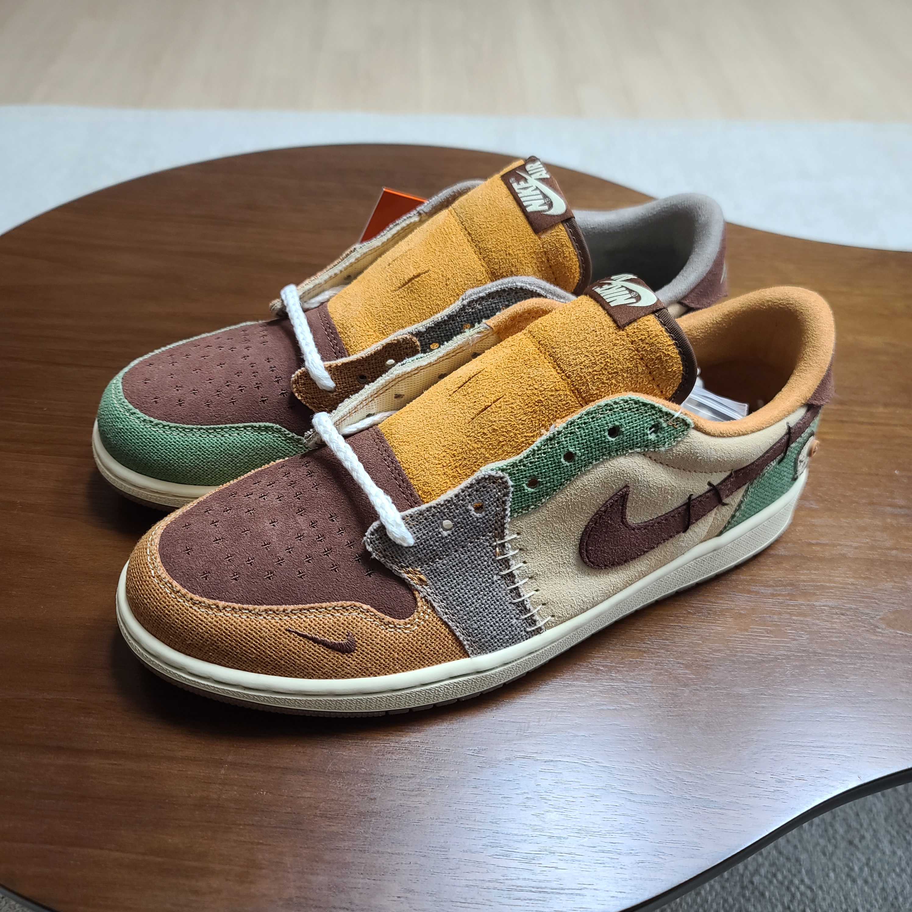 Jordan 1 x Zion Williamson Retro Low OG Flax and Oil Green 착용 스타일