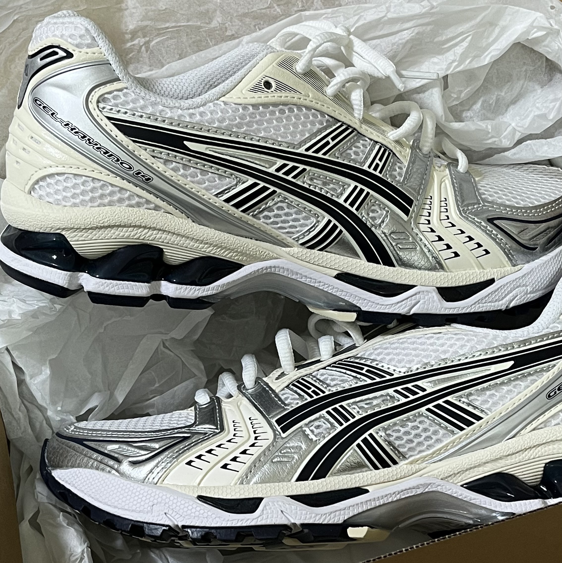 (W) Asics Gel-Kayano 14 White Midnight 착용 스타일