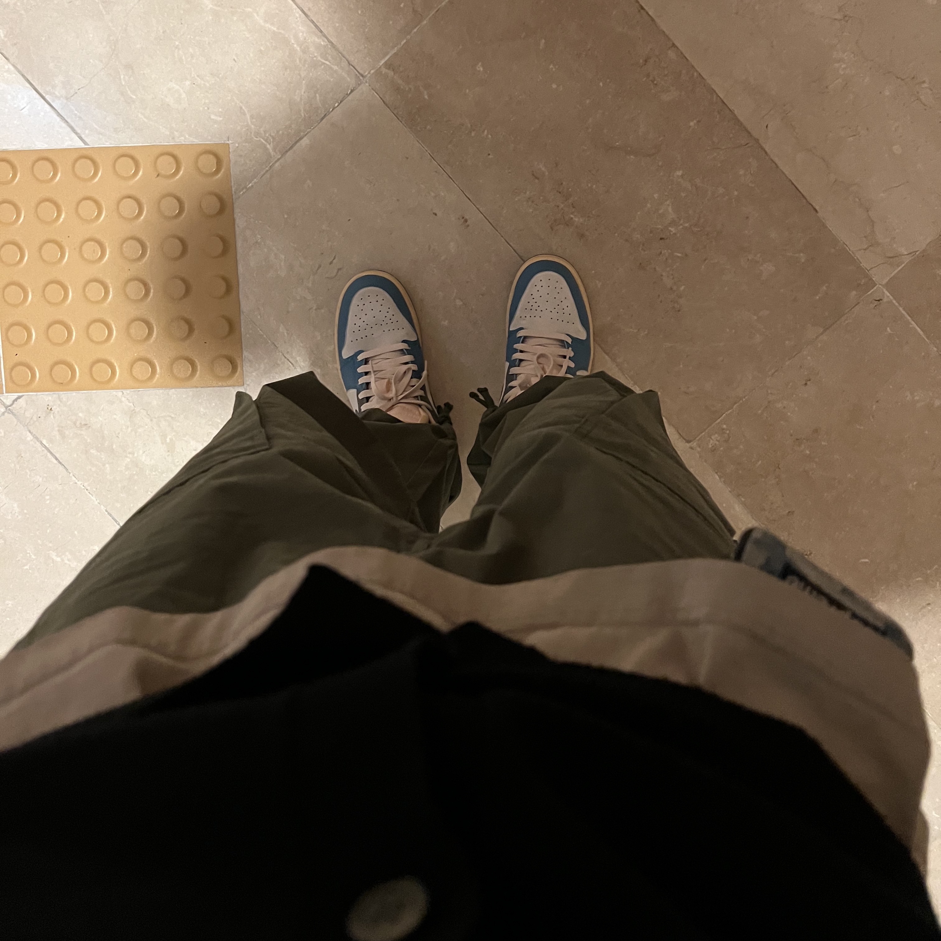 Jordan 1 Low SE Tokyo 96 착용 스타일 - 1