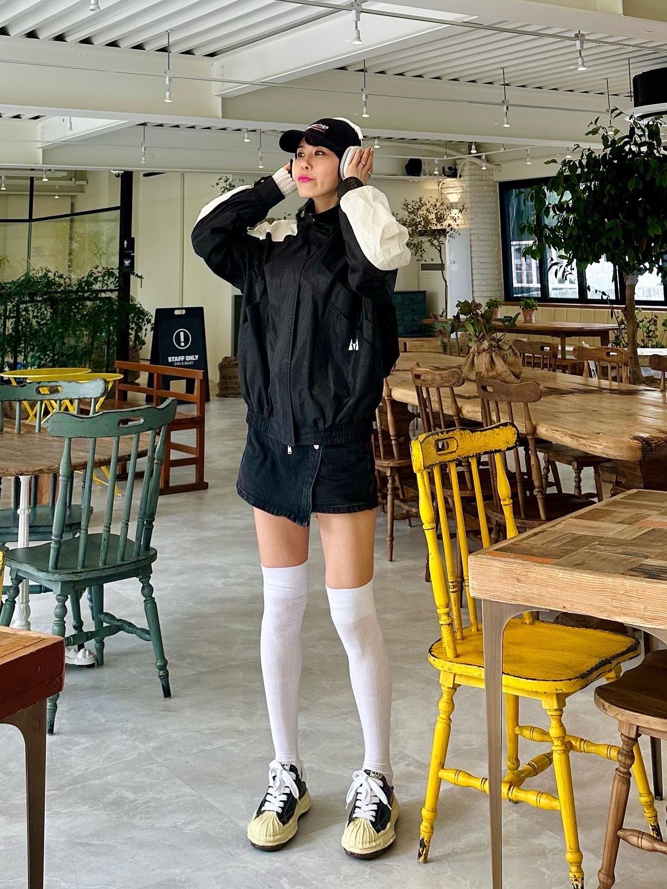 Apple AirPods Max Lightning Silver (Korean Ver.), Maison Mihara Yasuhiro Blakey VL OG Sole Leather Low-top Sneakers Black 착용 스타일 - 2