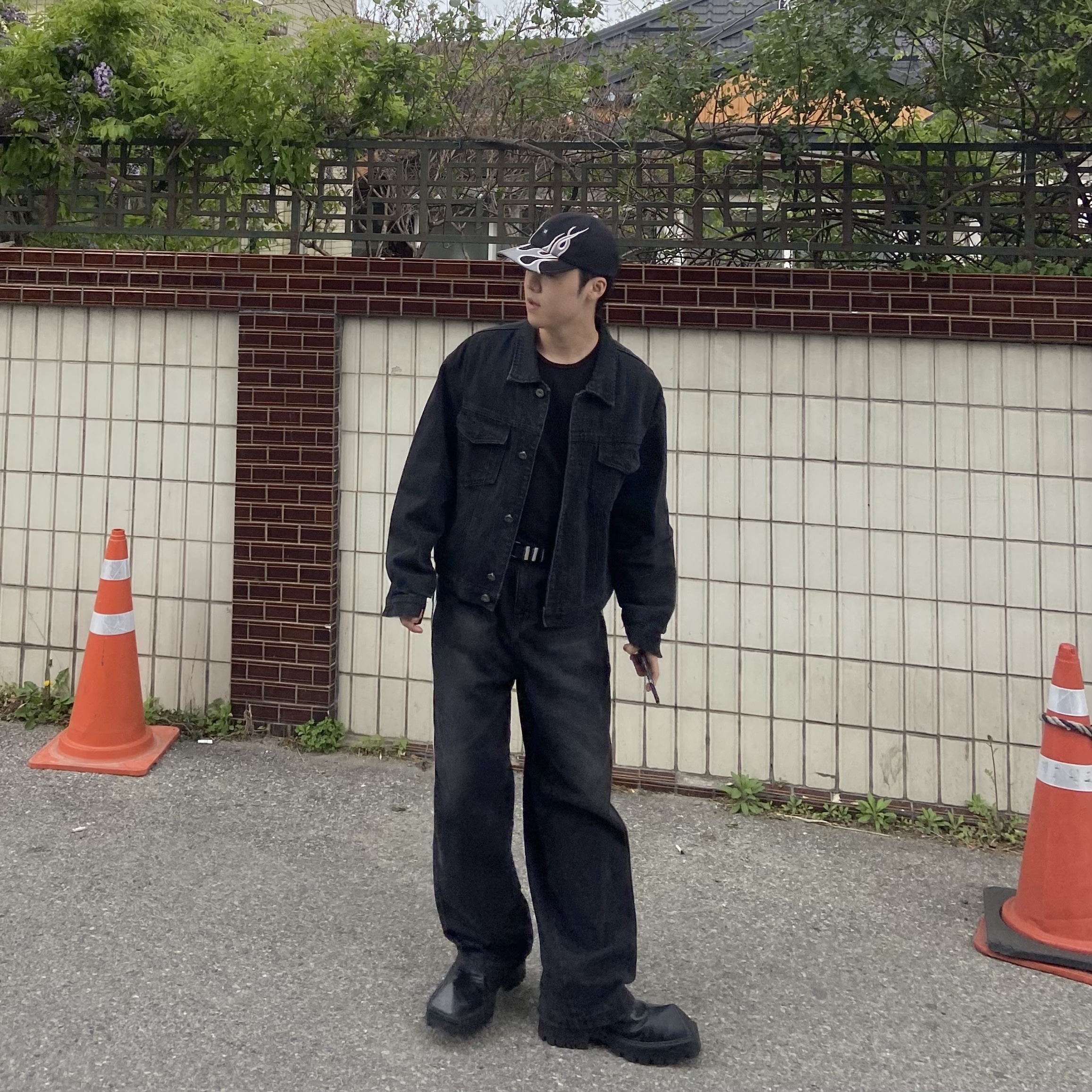 Balenciaga Rhino Derby Shoes Black 착용 스타일 - 2