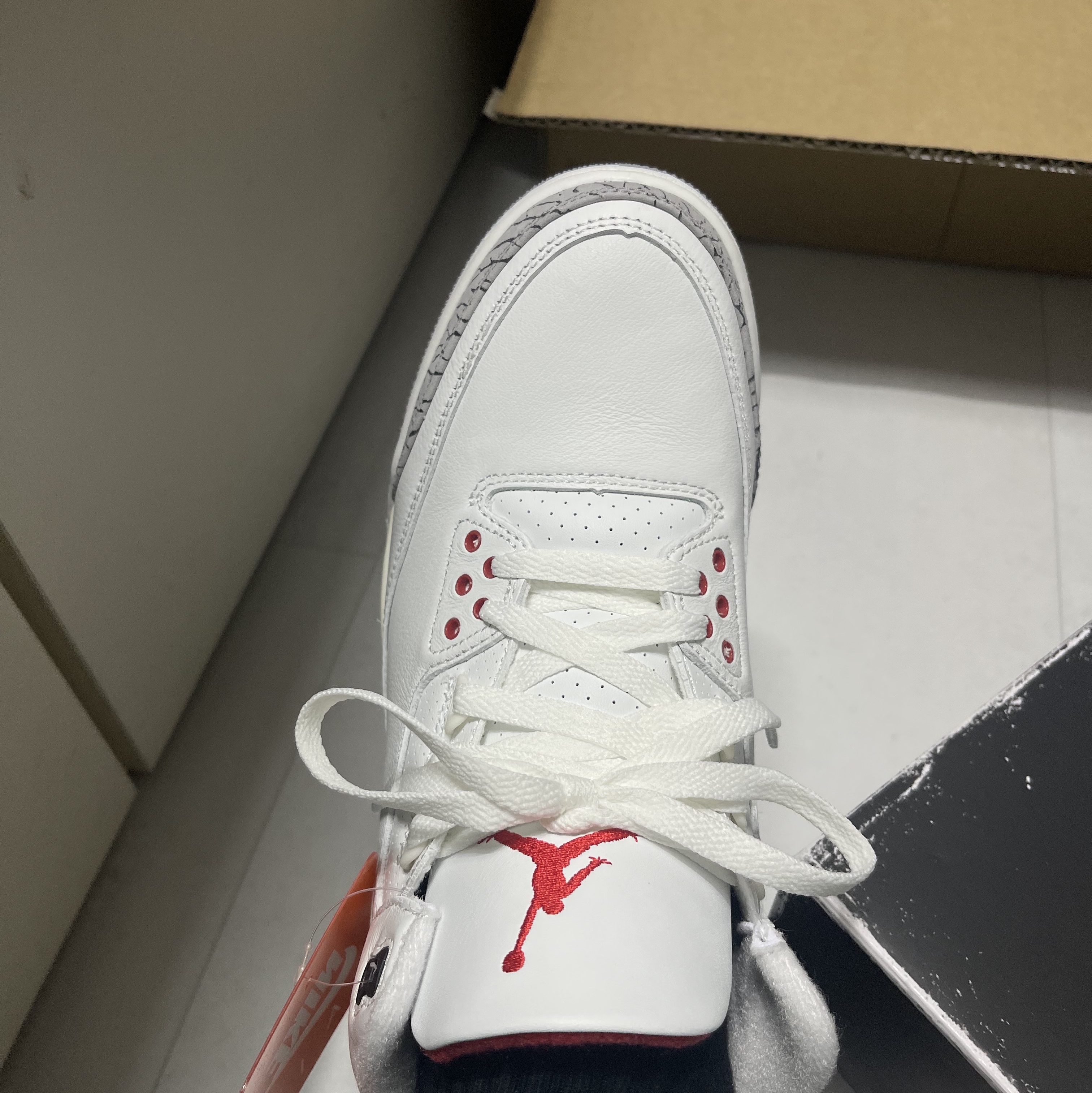 Jordan 3 Retro White Cement Reimagined 착용 스타일 - 4