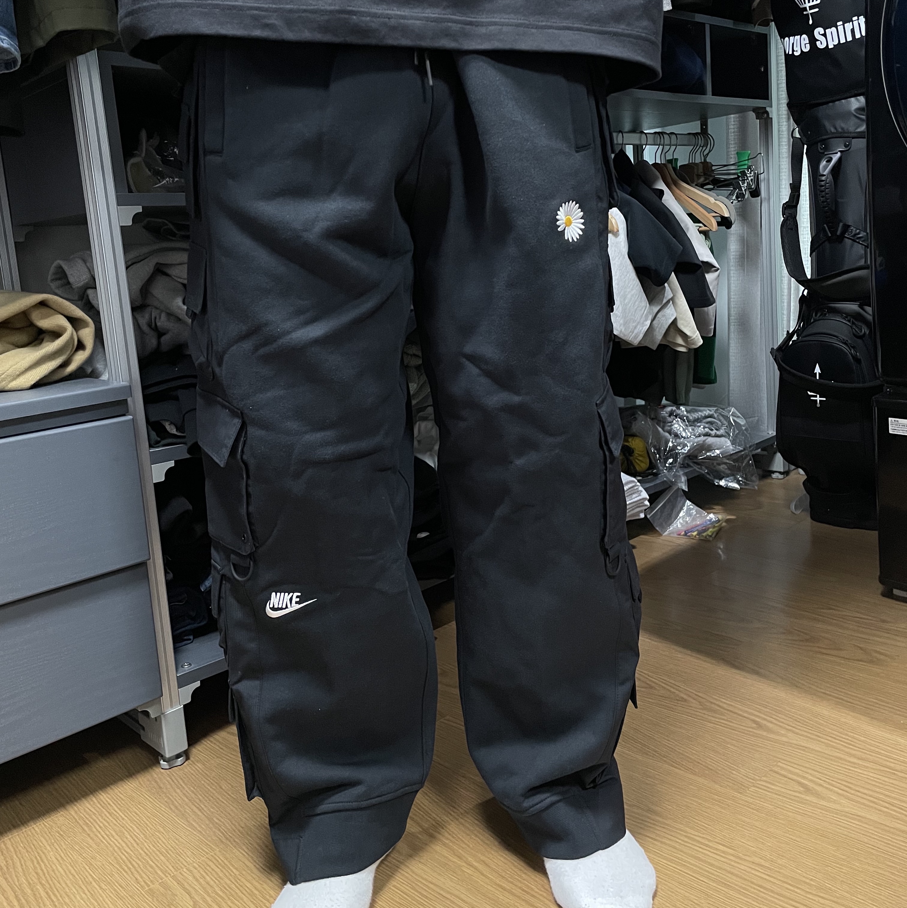 Nike x Peaceminusone Wide Pants Black (DR0096-010) 착용 스타일 - 1