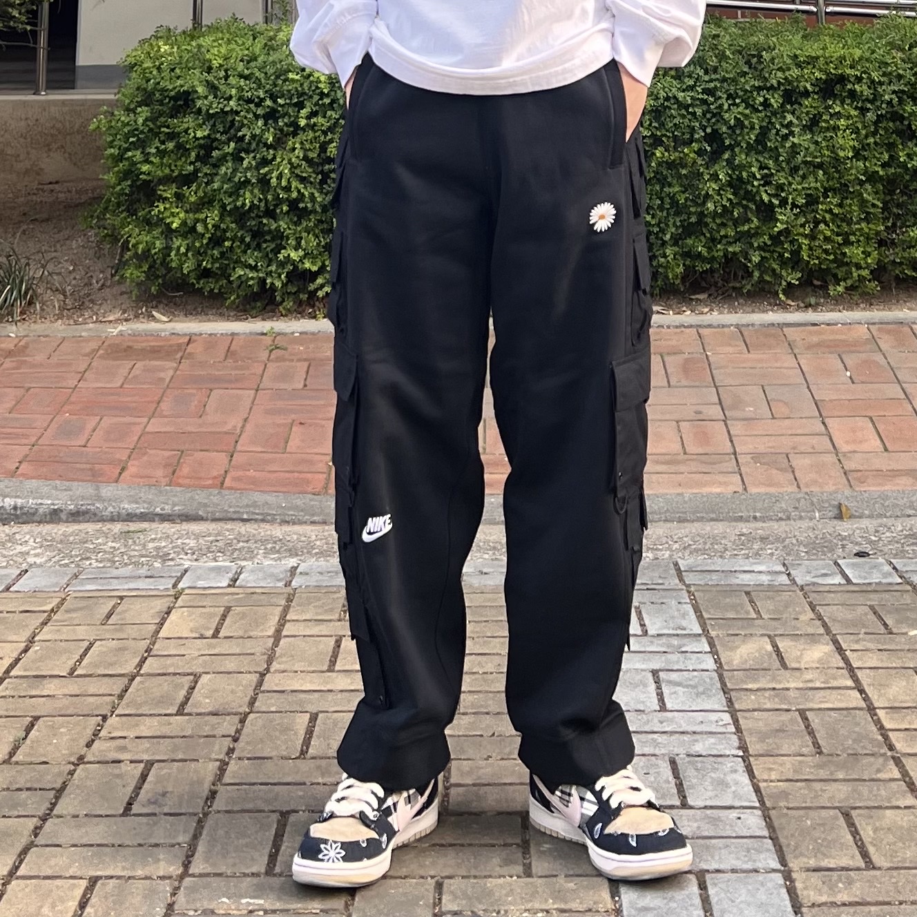 Nike x Peaceminusone Wide Pants Black (DR0096-010) 착용 스타일 - 5