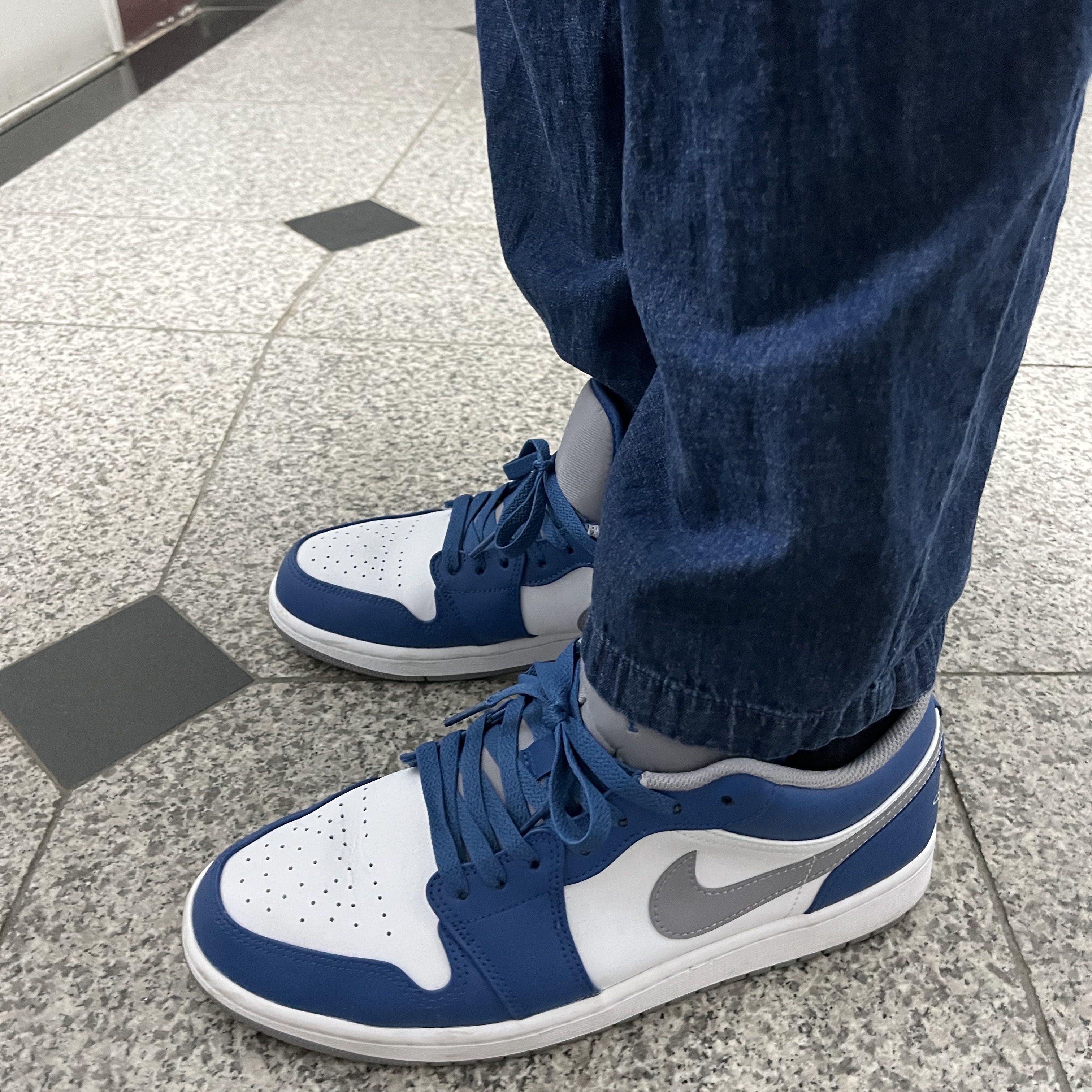 Jordan 1 Low True Blue Cement Grey 착용 스타일