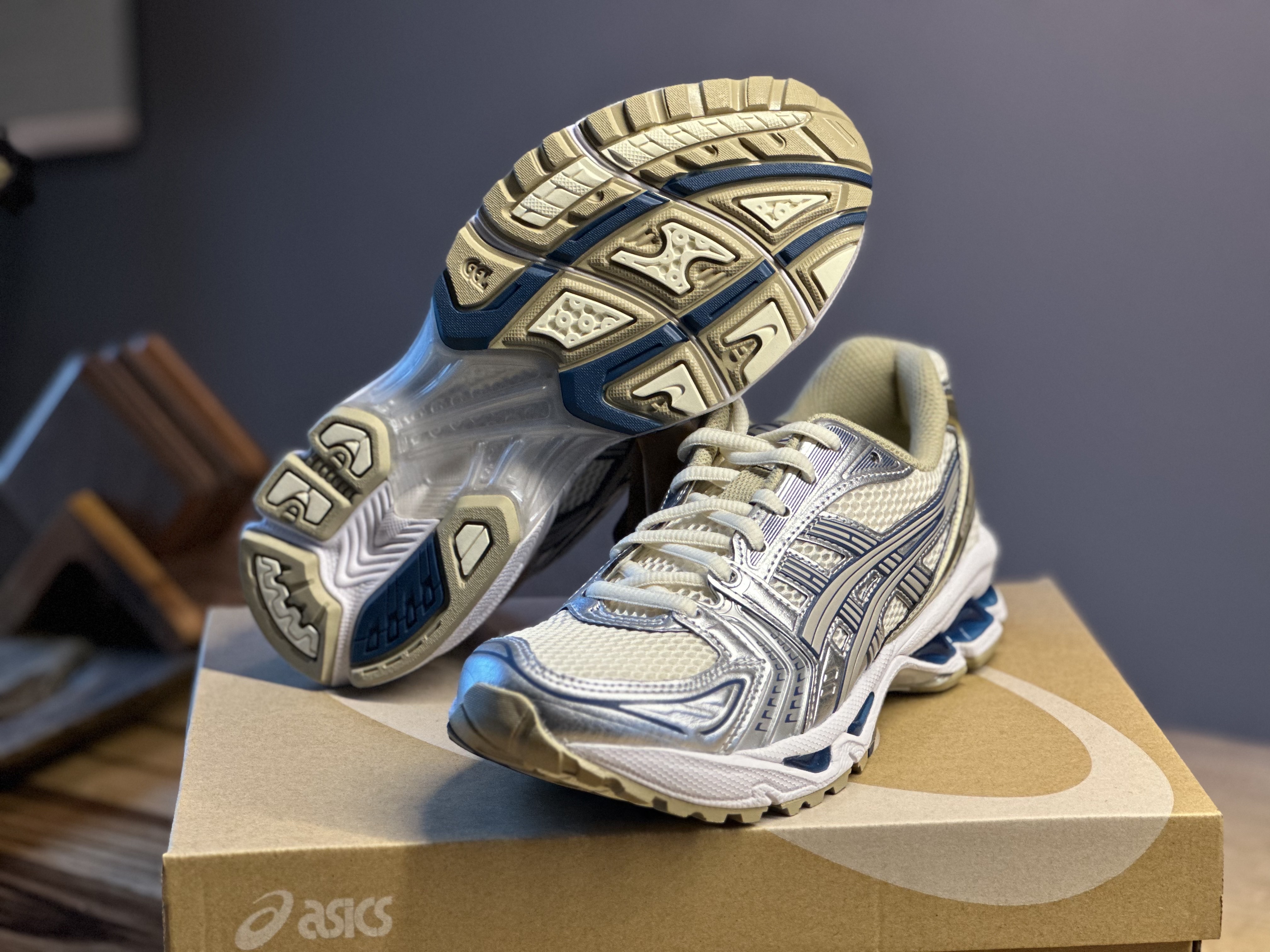 Asics Gel-Kayano 14 Cream Pure Silver 착용 스타일 - 3