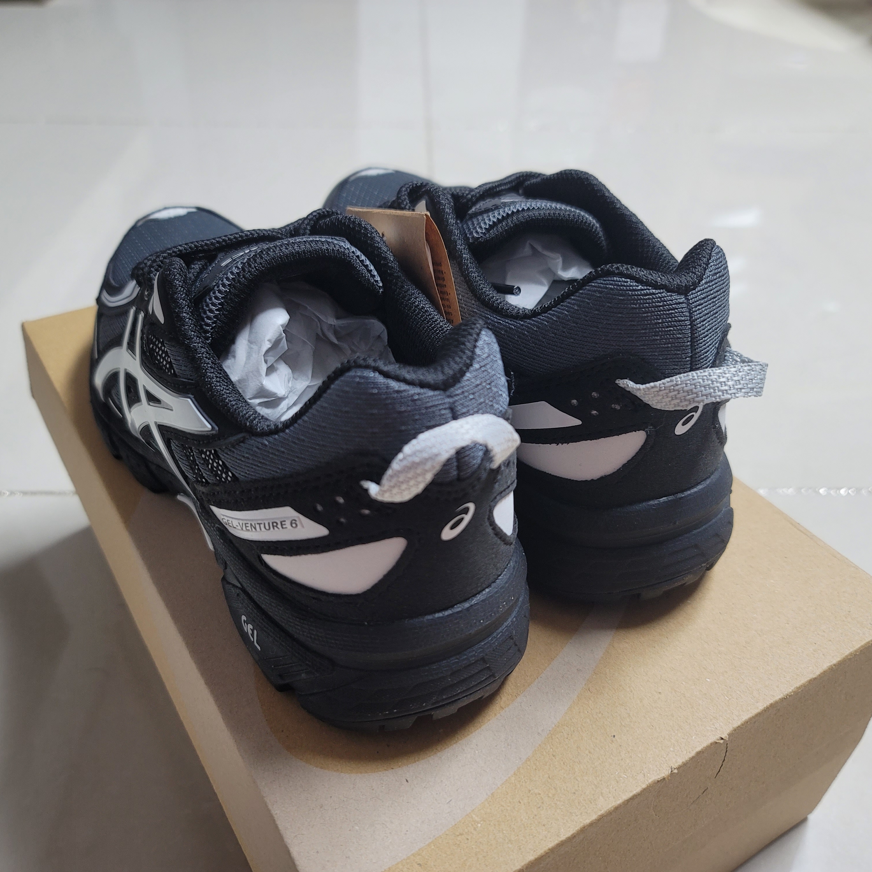 Asics Gel-Venture 6 Carrier Grey 착용 스타일 - 3