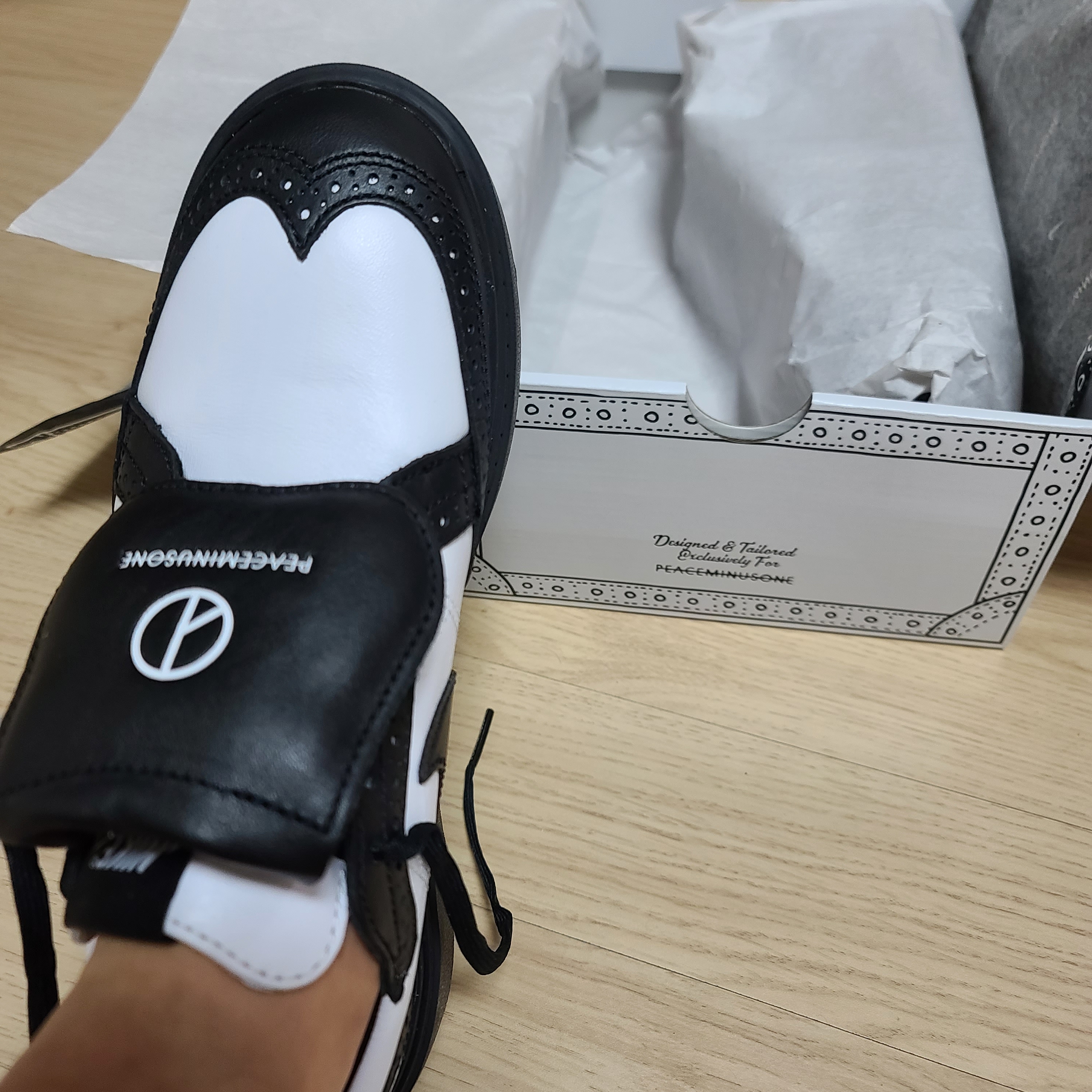 Nike x Peaceminusone Kwondo1 Black and White 착용 스타일 - 3