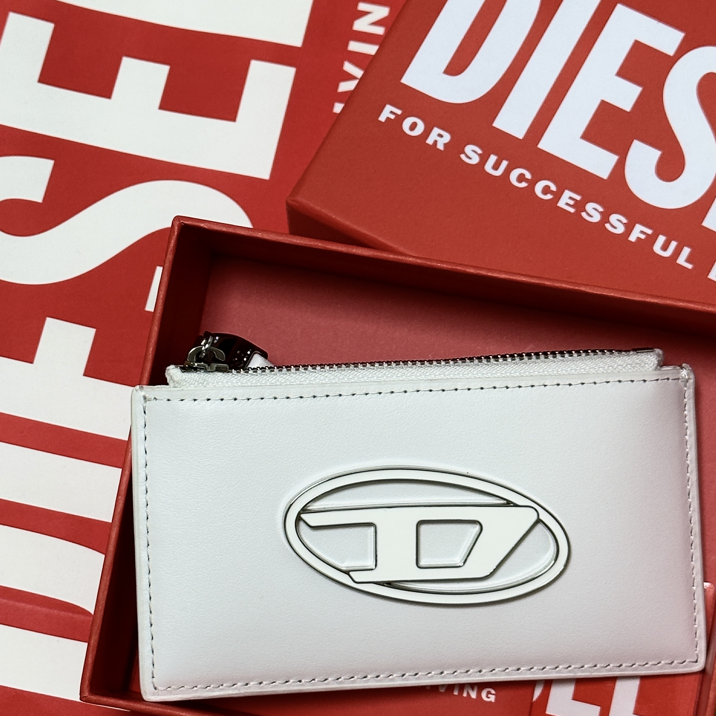 Diesel Paoulina Zipped Card Holder with Logo Red 착용 스타일