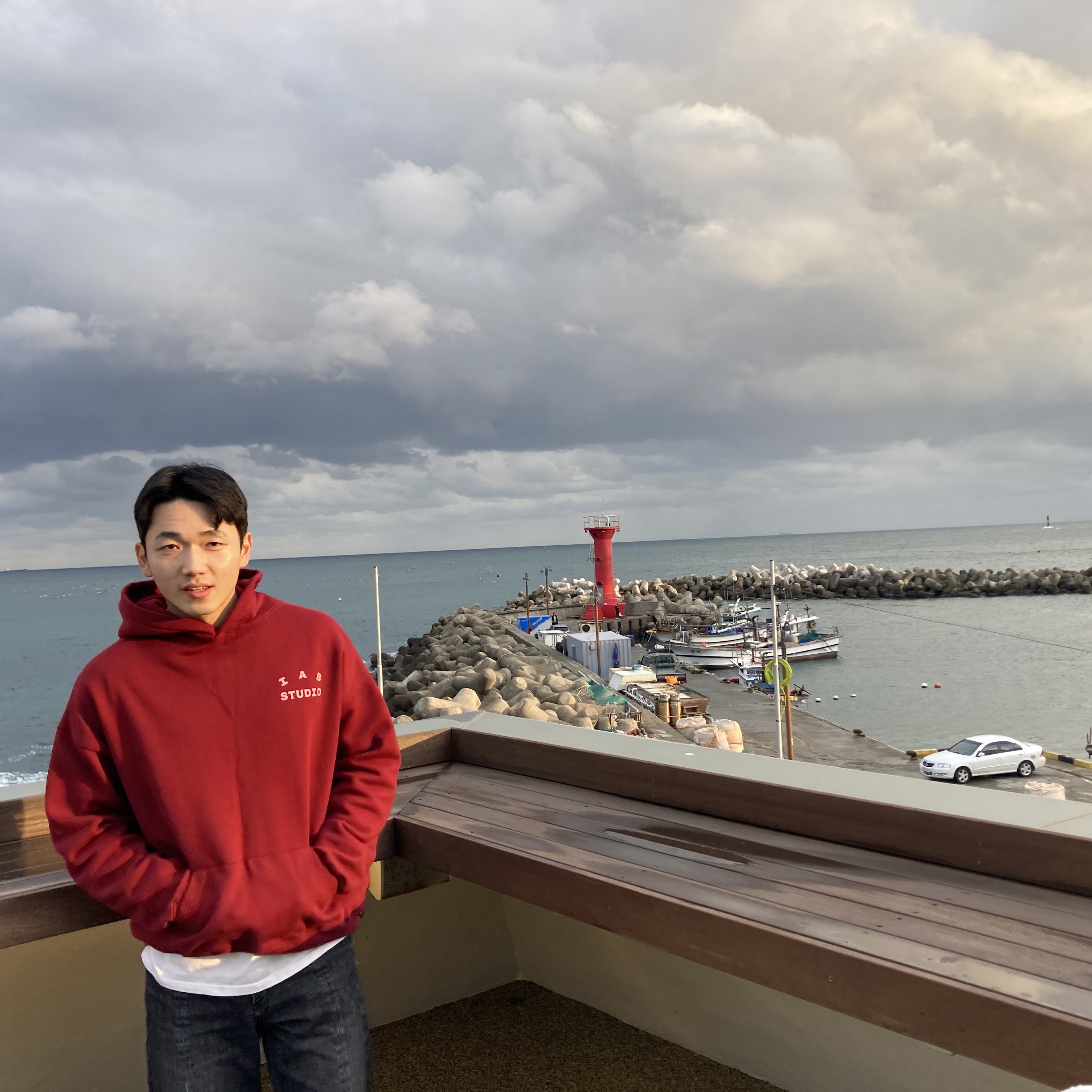 IAB Studio Hoodie Raspberry 착용 스타일 - 3