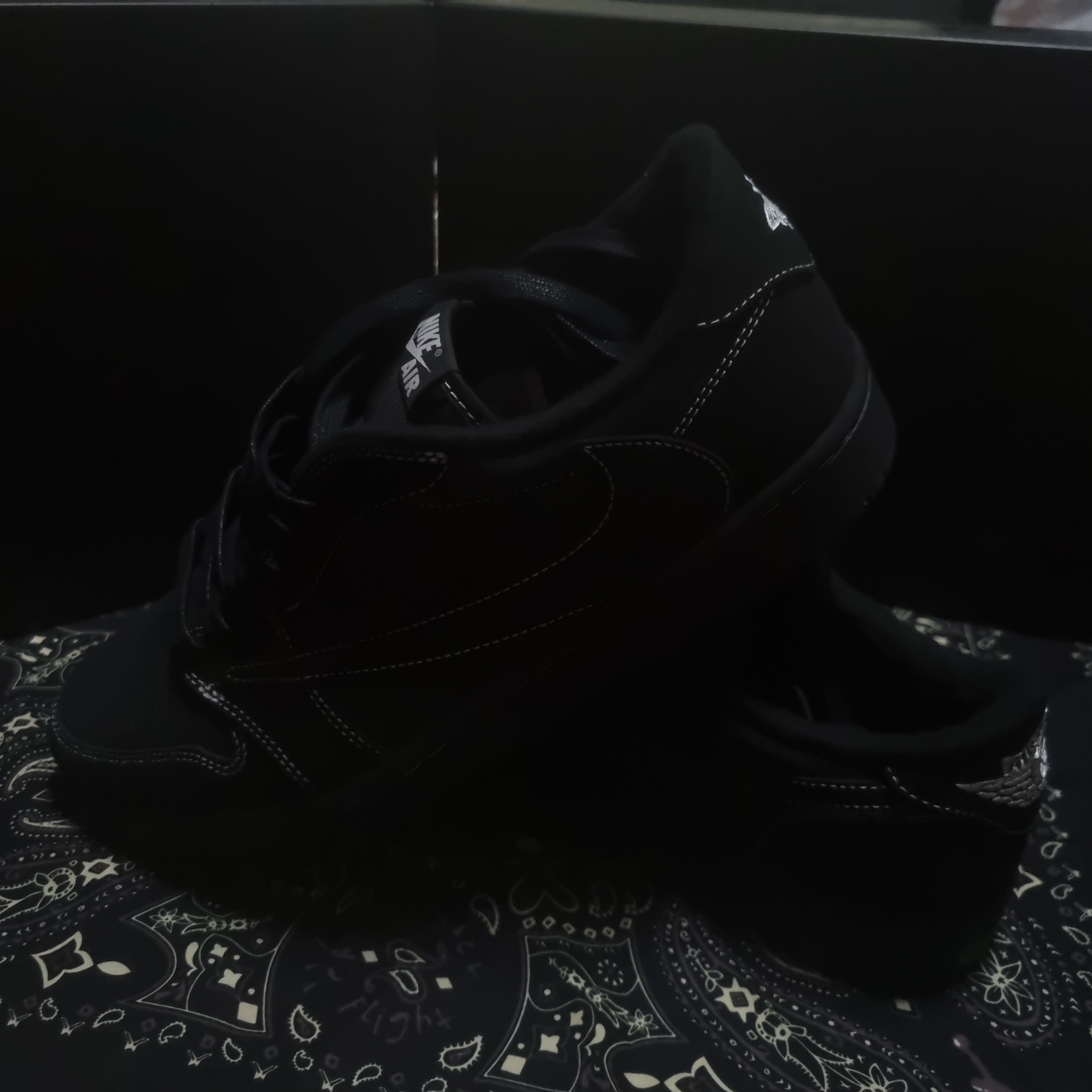 Jordan 1 x Travis Scott Retro Low OG SP Black Phantom 착용 스타일