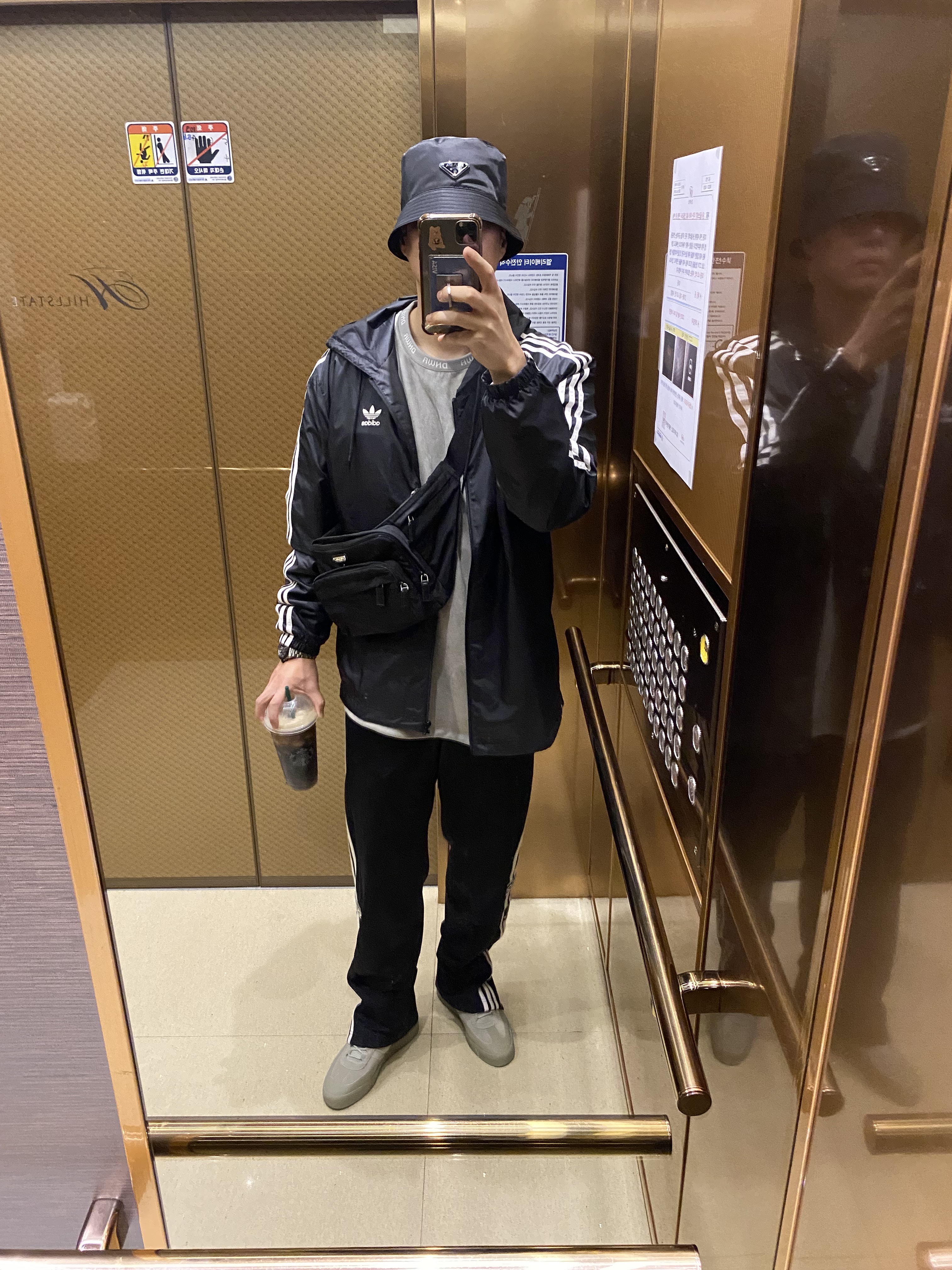 Prada Re-Nylon Bucket Hat Black 착용 스타일