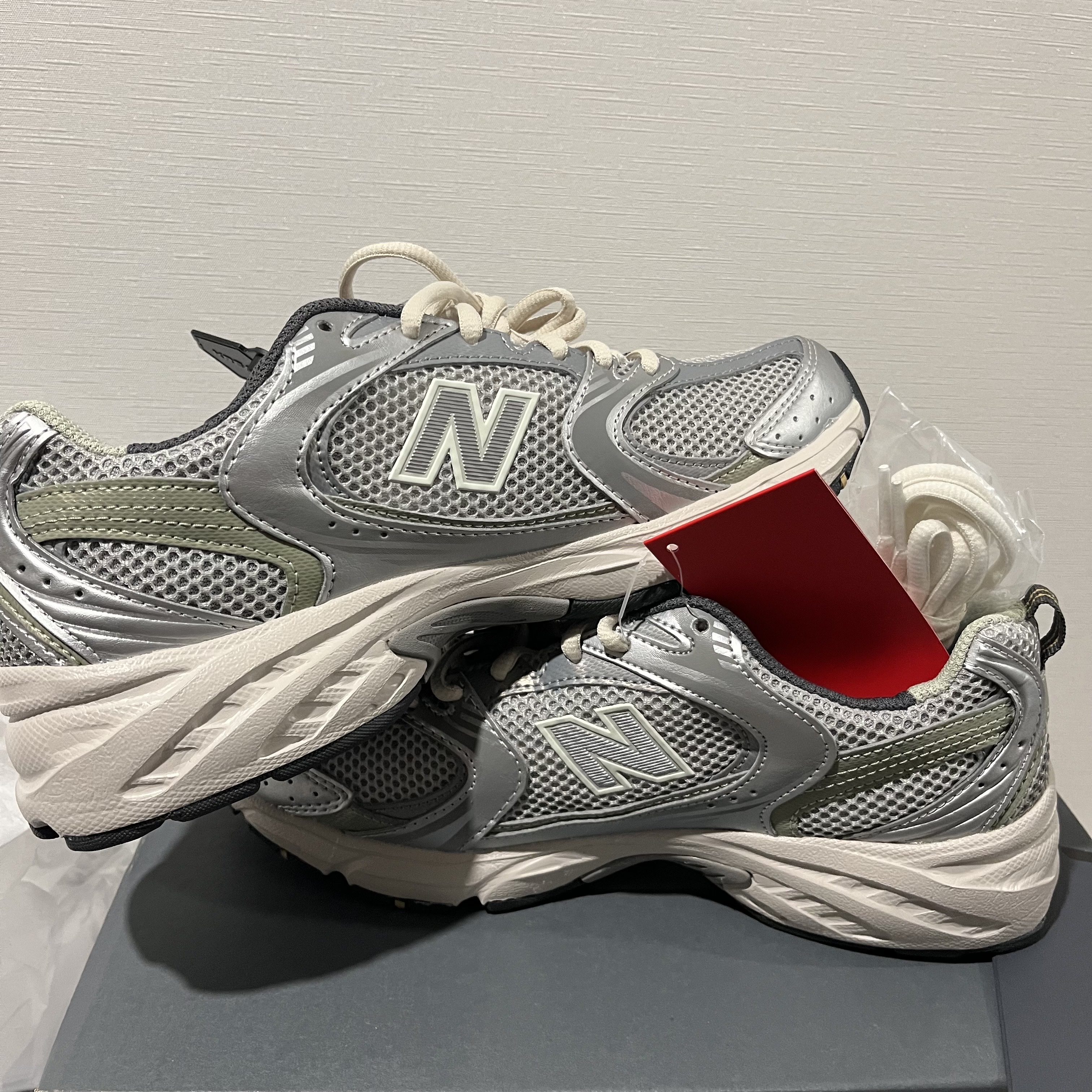 New Balance 530 Earth 착용 스타일