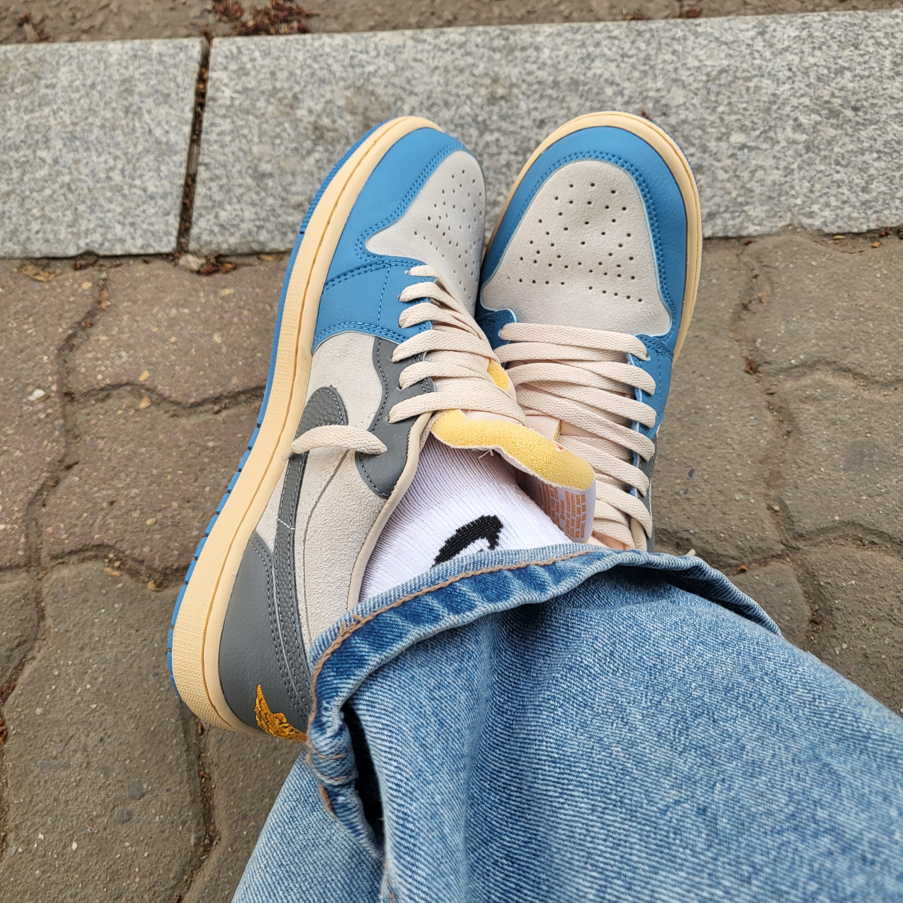 Jordan 1 Low SE Tokyo 96 착용 스타일 - 3