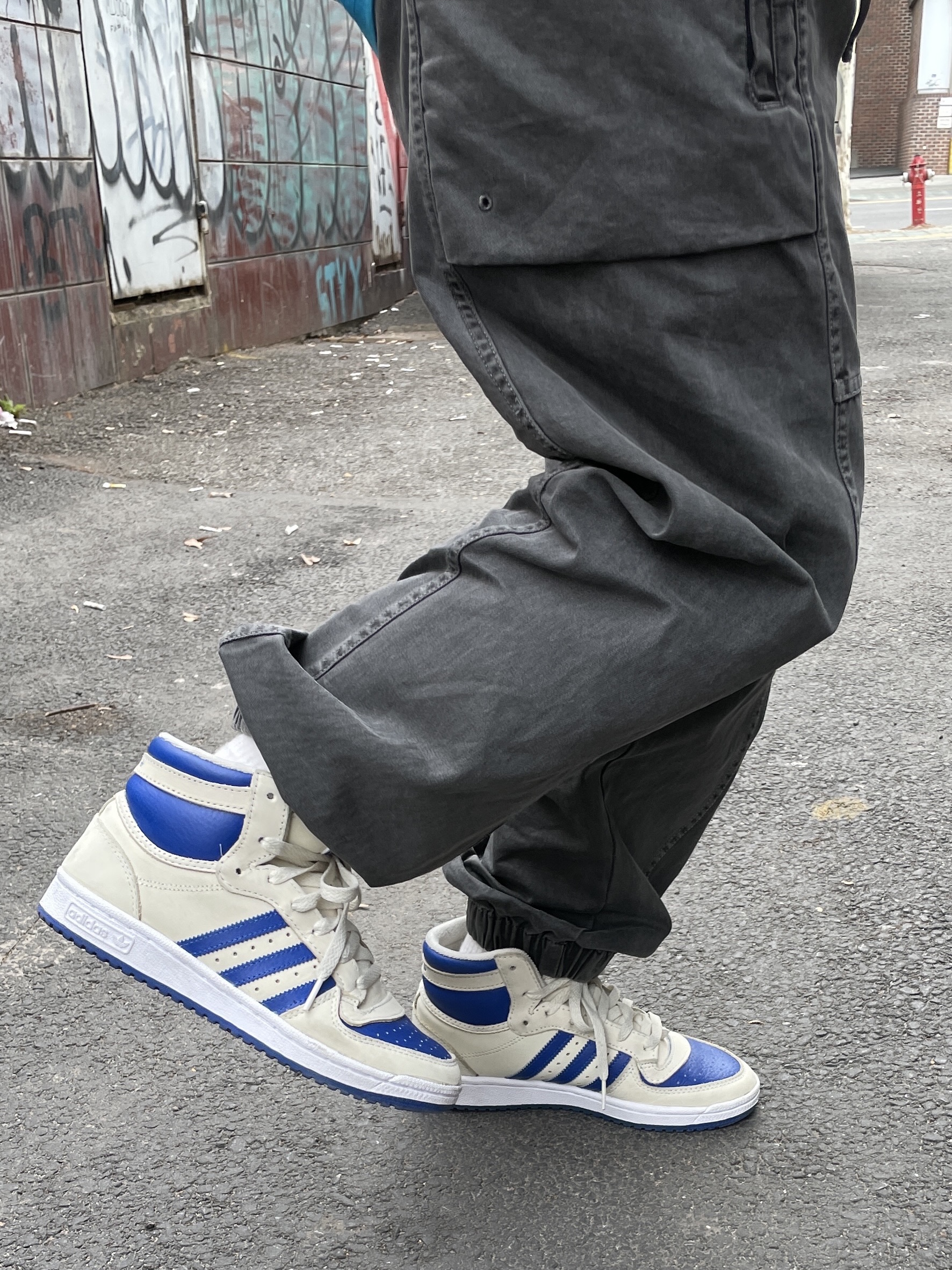 (C) Adidas Top Ten RB Cream White Royal Blue 착용 스타일 - 4