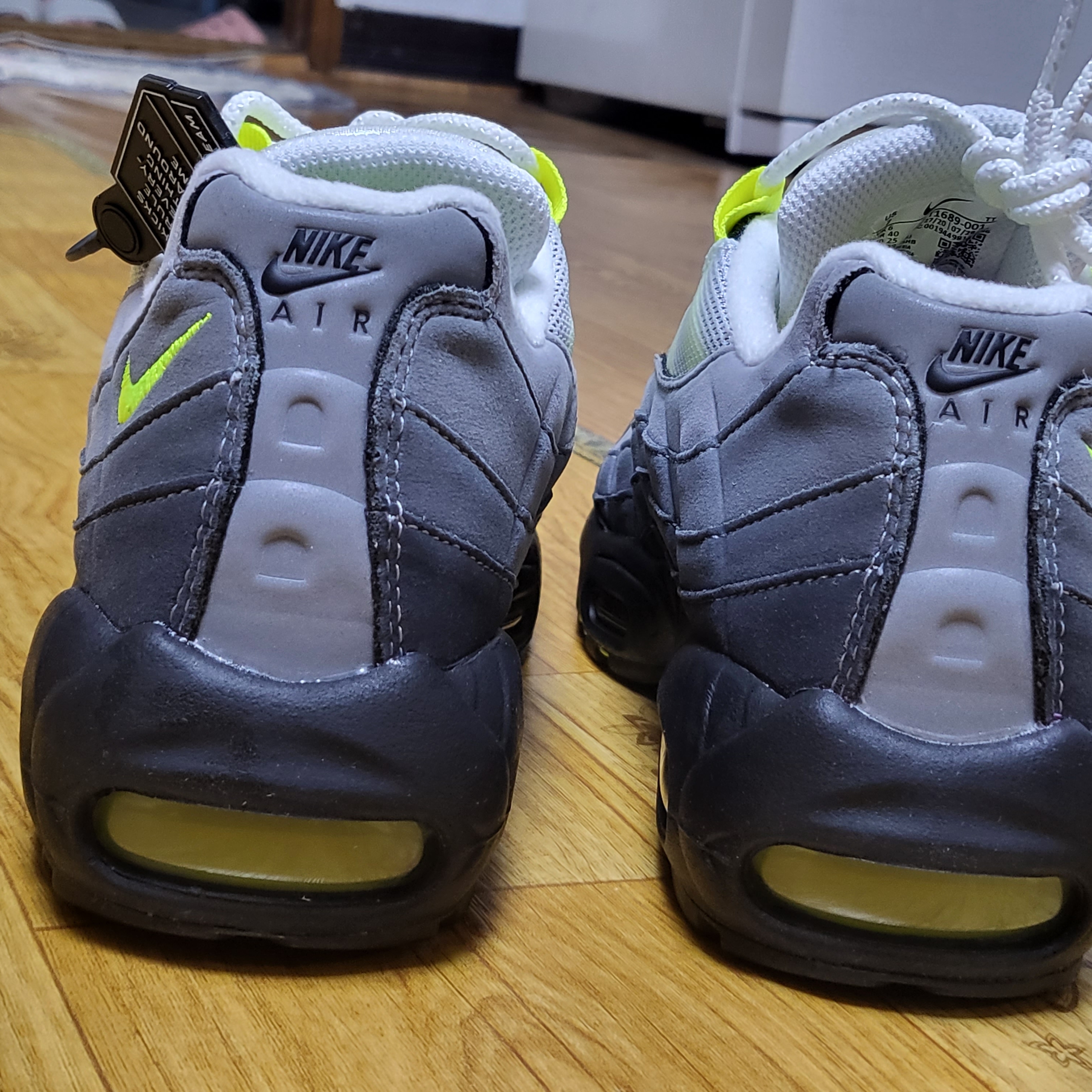 Nike Air Max 95 OG Neon Yellow 2020 착용 스타일 - 3