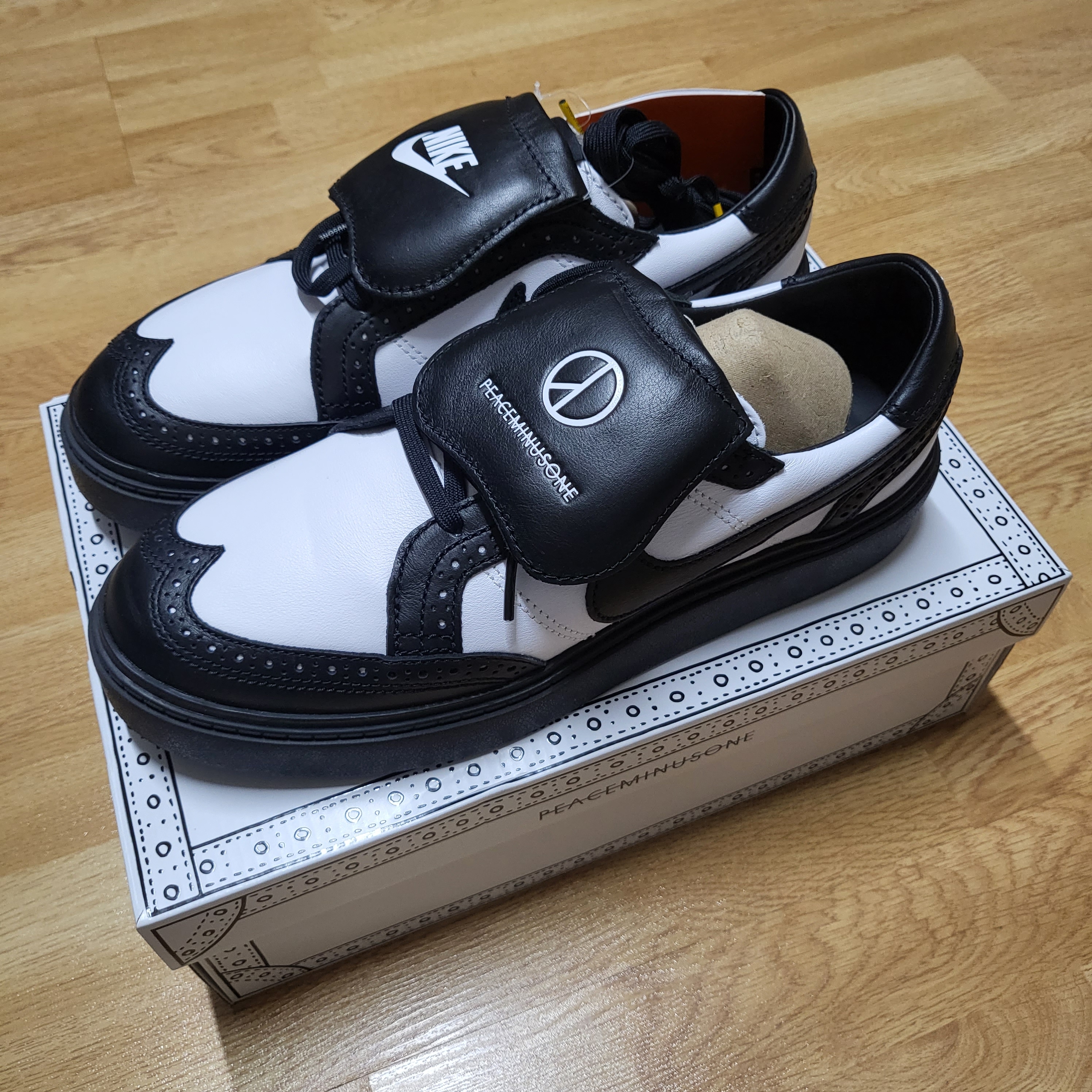 Nike x Peaceminusone Kwondo1 Black and White 착용 스타일 - 1