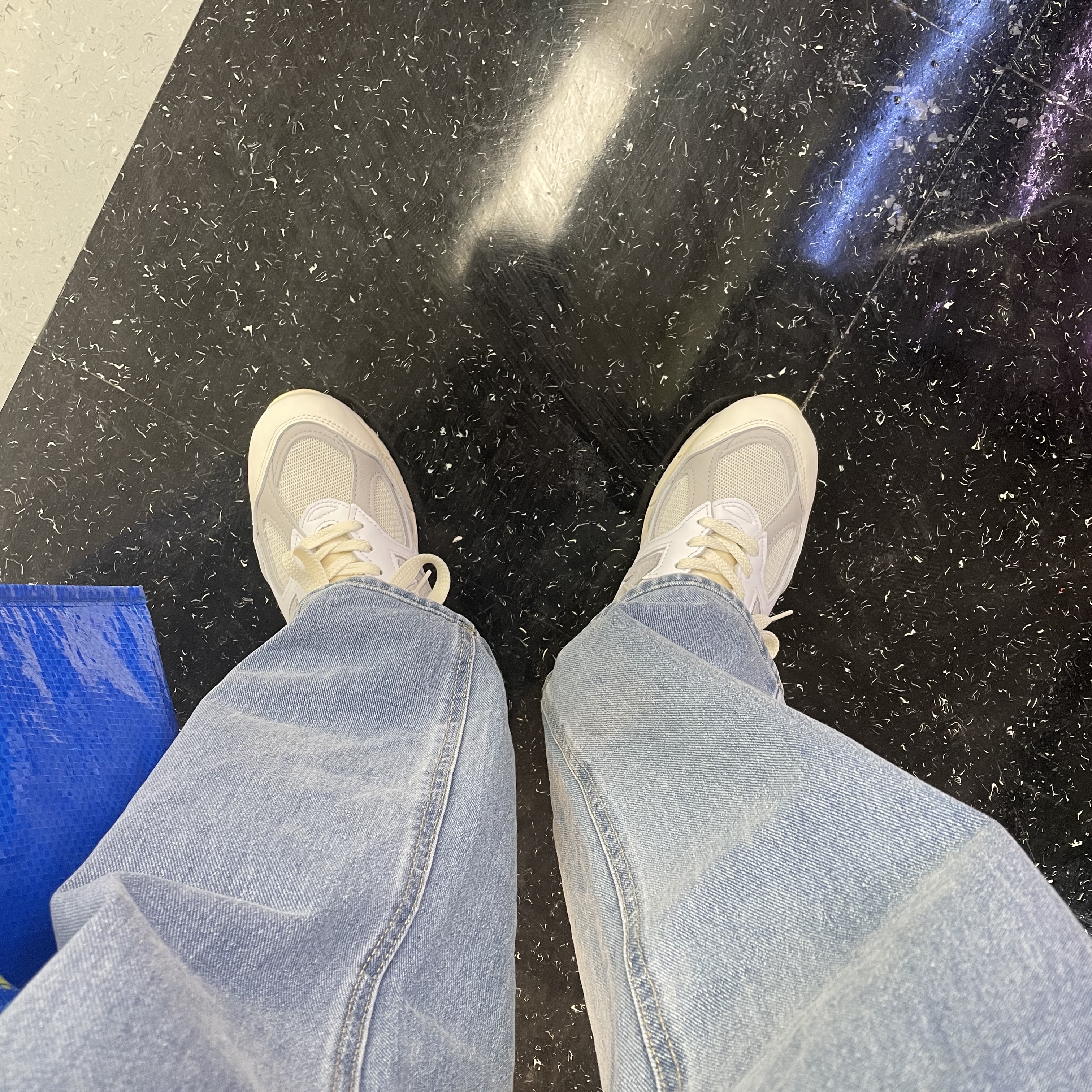 New Balance 990v2 Made in USA Sea Salt 착용 스타일 - 2