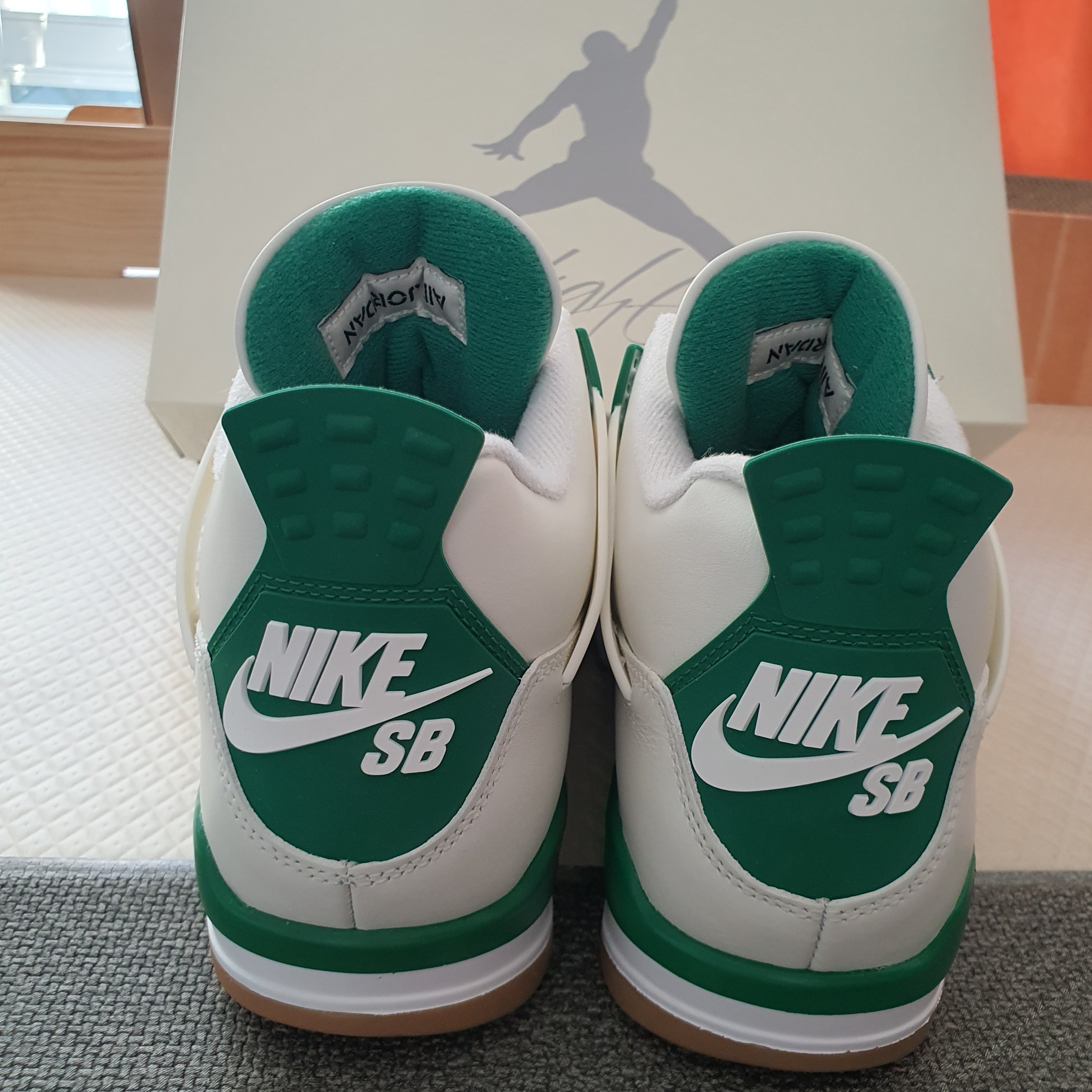 Jordan 4 x Nike SB Retro SP Pine Green 착용 스타일 - 2