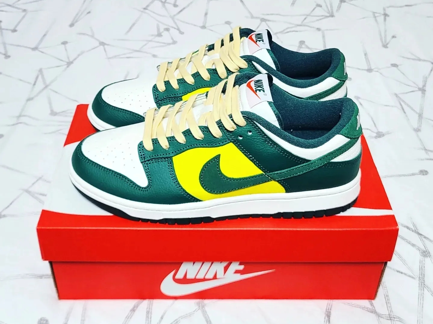 (W) Nike Dunk Low SE Opti Noble Green 착용 스타일 - 2